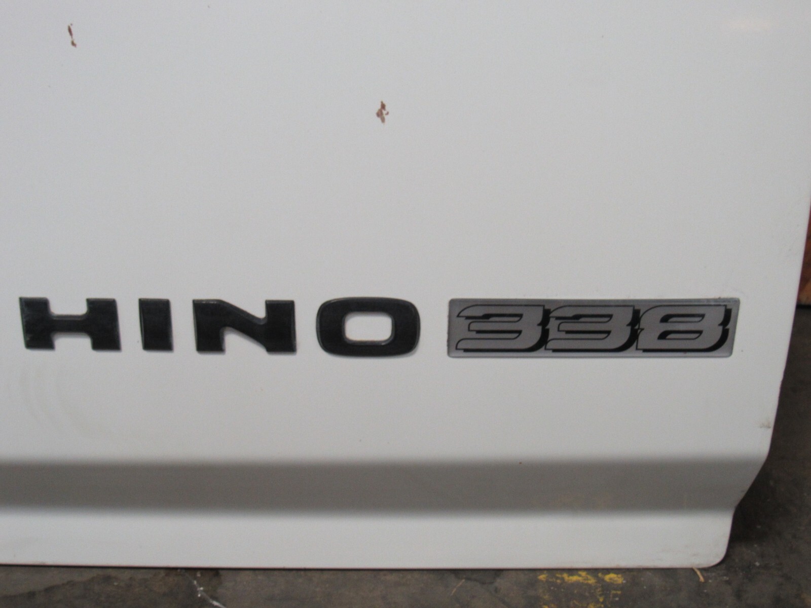 2007 HINO 338 LH LEFT HAND DRIVERS SIDE TRUCK DOOR WHITE (POWER WINDOWS / LOCKS)