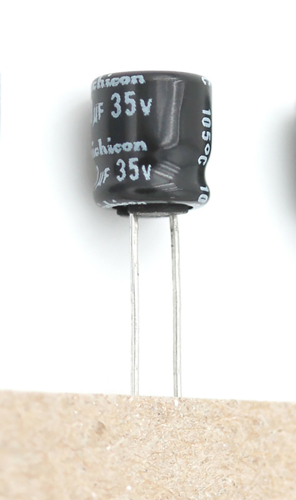 Nichicon 33uf 35V 105c Aluminum Electrolyitc Capacitors 6.3x7mm (10/25/100 Pack)