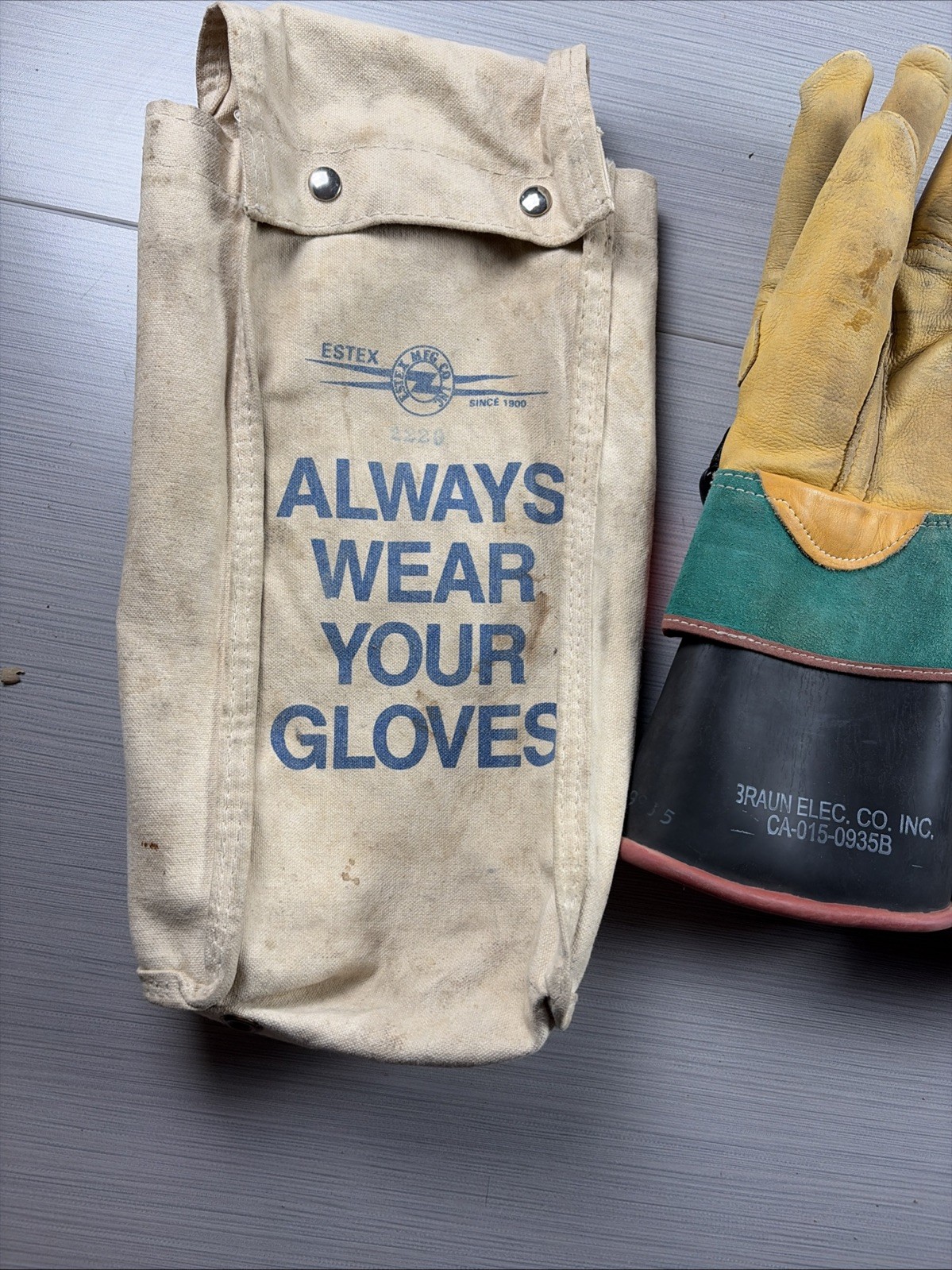 SALISBURY/NORTH SIZE 9 1/2 D120 CLASS 2 TYPE I 17000V LINEMAN GLOVES with BAG
