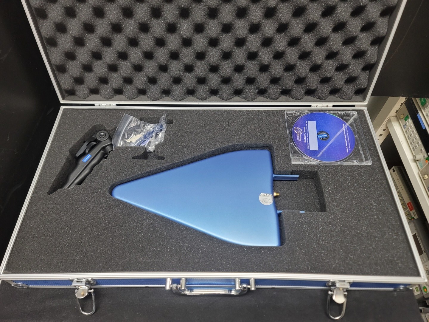 Aaronia HyperLOG 7040: 700MHz to 4GHz High-Performance EMC Antenna (5838)