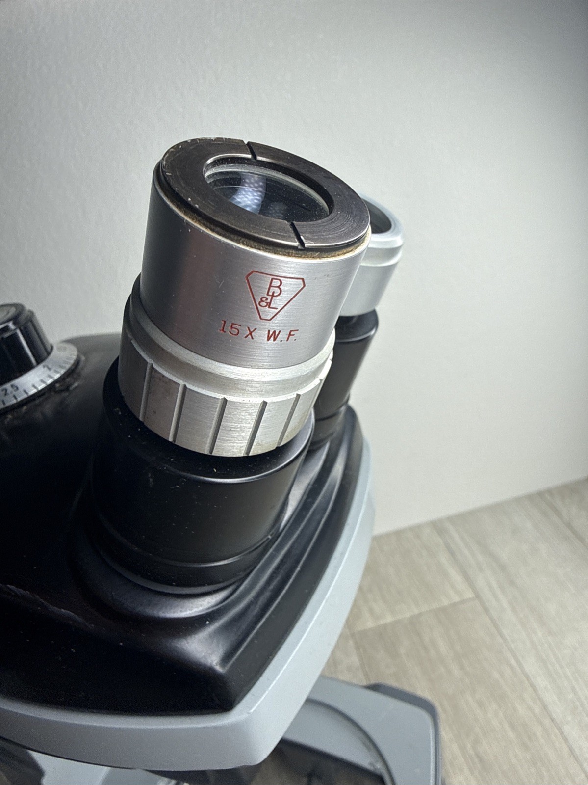 Bausch & Lomb StereoZoom 4 Microscope 0.7x to 3.0x w/ 10x Eyepieces