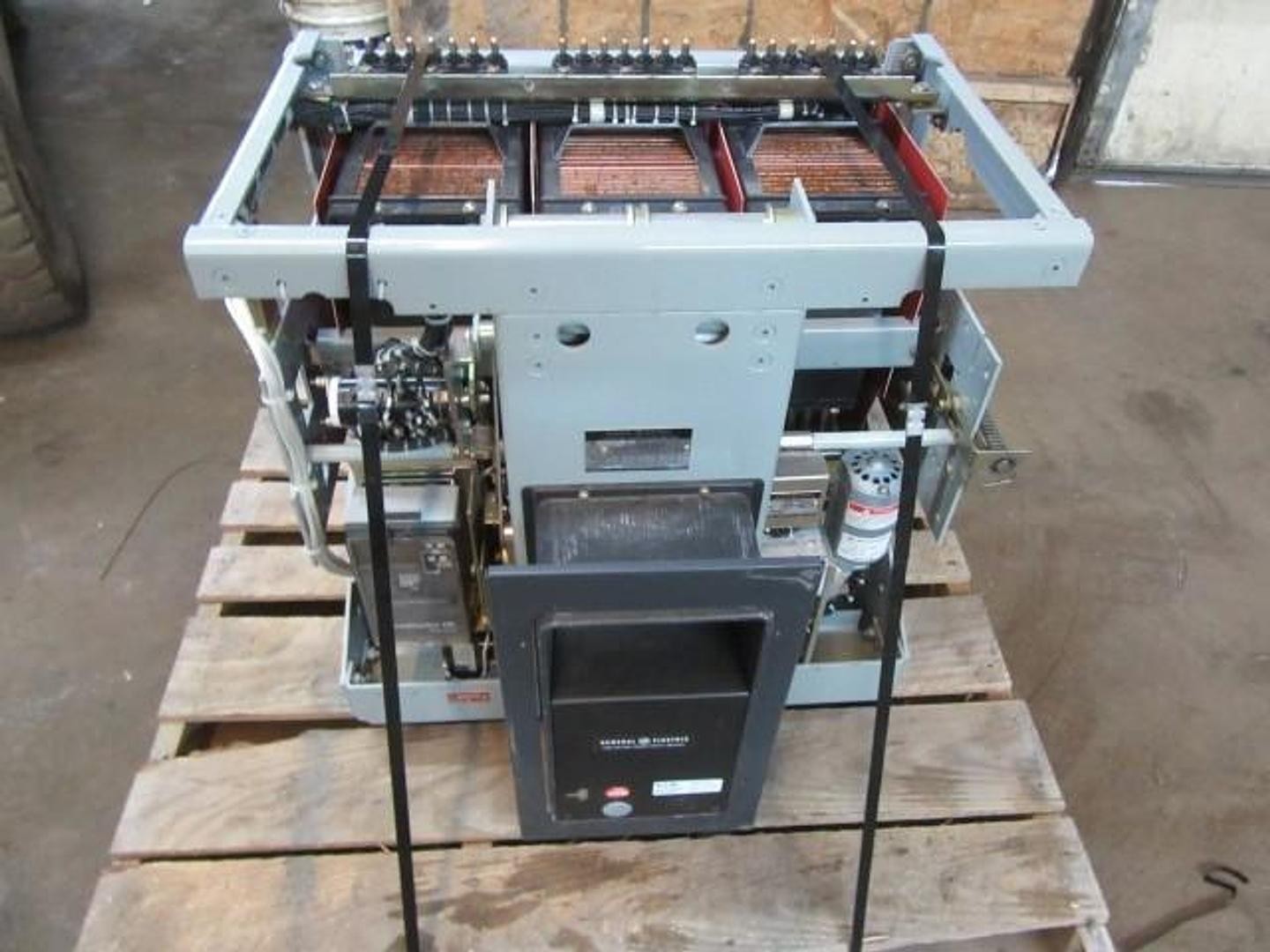 GE AKR 4000 AMP BREAKER AKR-8D-100 MICRO VERSA TRIP A440LSGMR 4000A GROUND LSG
