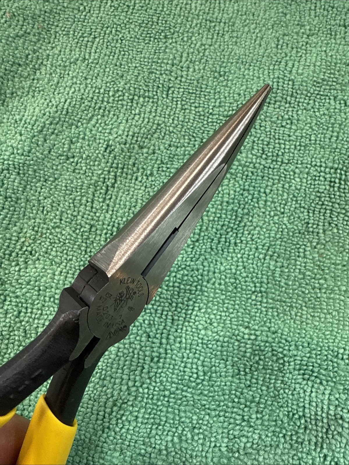 Klein Tools D203-7 Side-Cutting Long-Nose 7 Inch Pliers