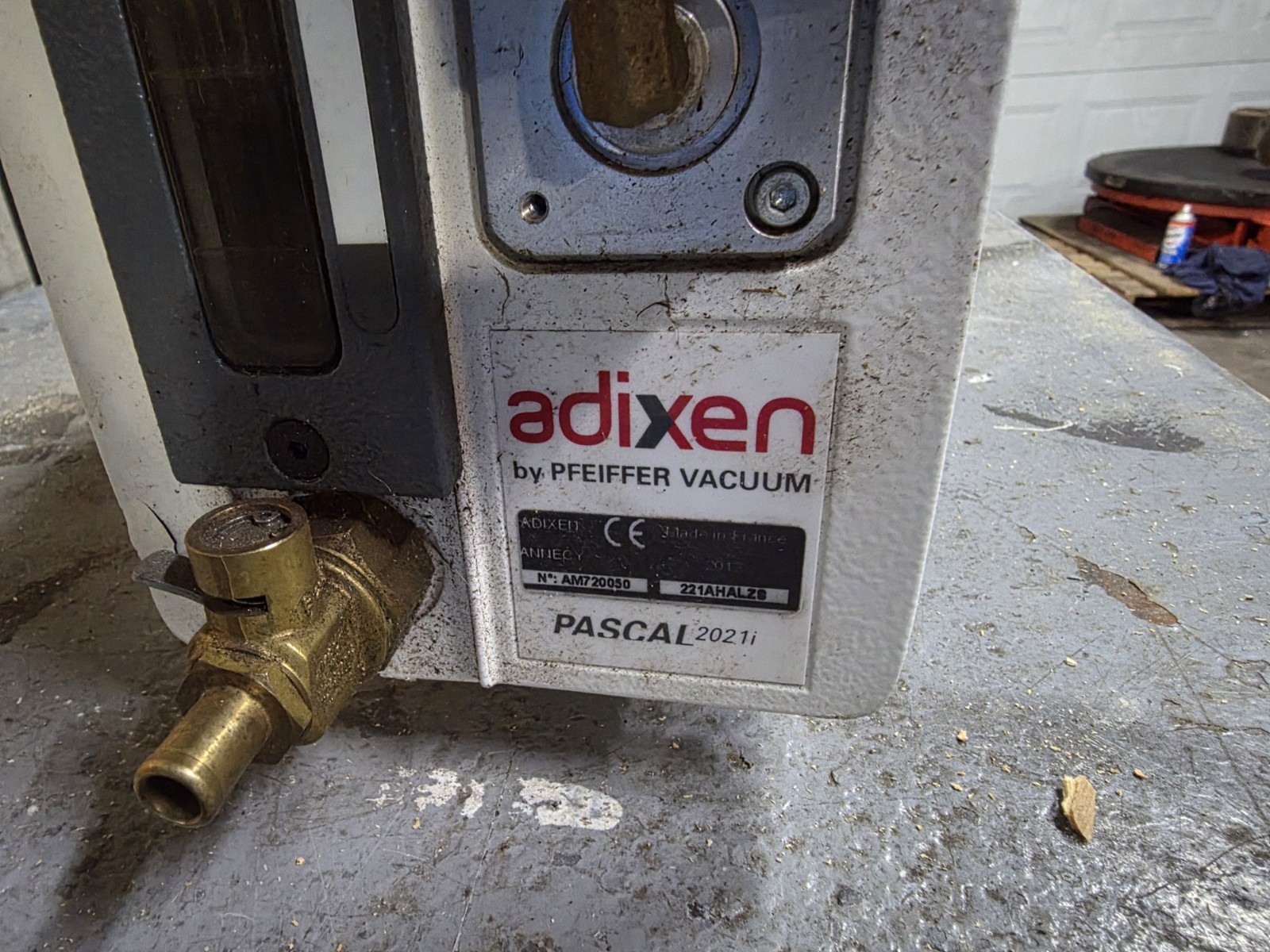 Pfeiffer Adixen 2021i Analytical Dual Stage Rotary Vane Vacuum Pump 100-120 V