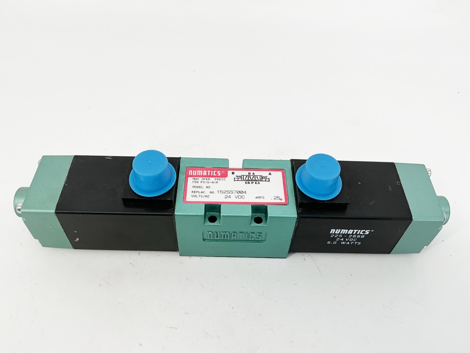 New Numatics 152SSS7004 Solenoid Valve 24VDC .25A