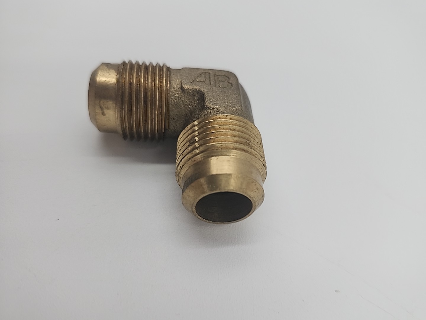 5/8″ x 5/8″ Brass Fitting, Flare 90 Degree Elbow Tube Fitting 5/8”OD Pipe