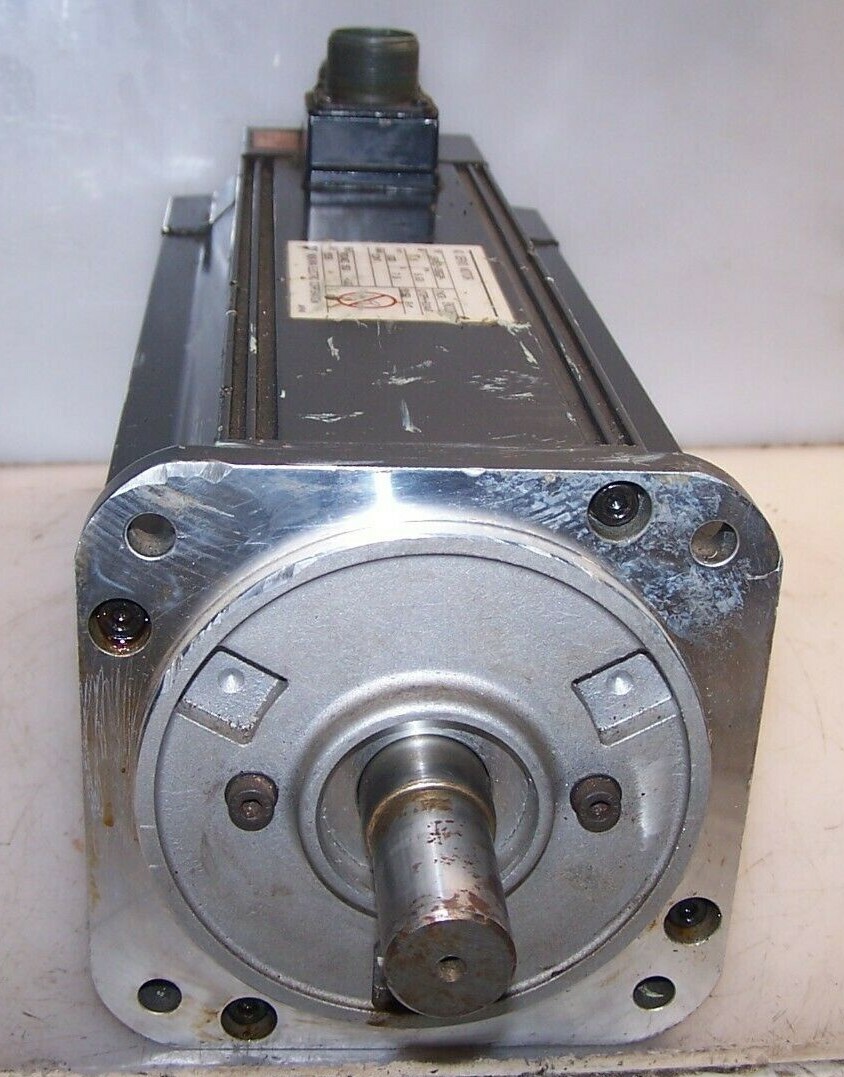 Yaskawa .9 KW AC Servo Motor 1000 RPM Type USAMED-09B22