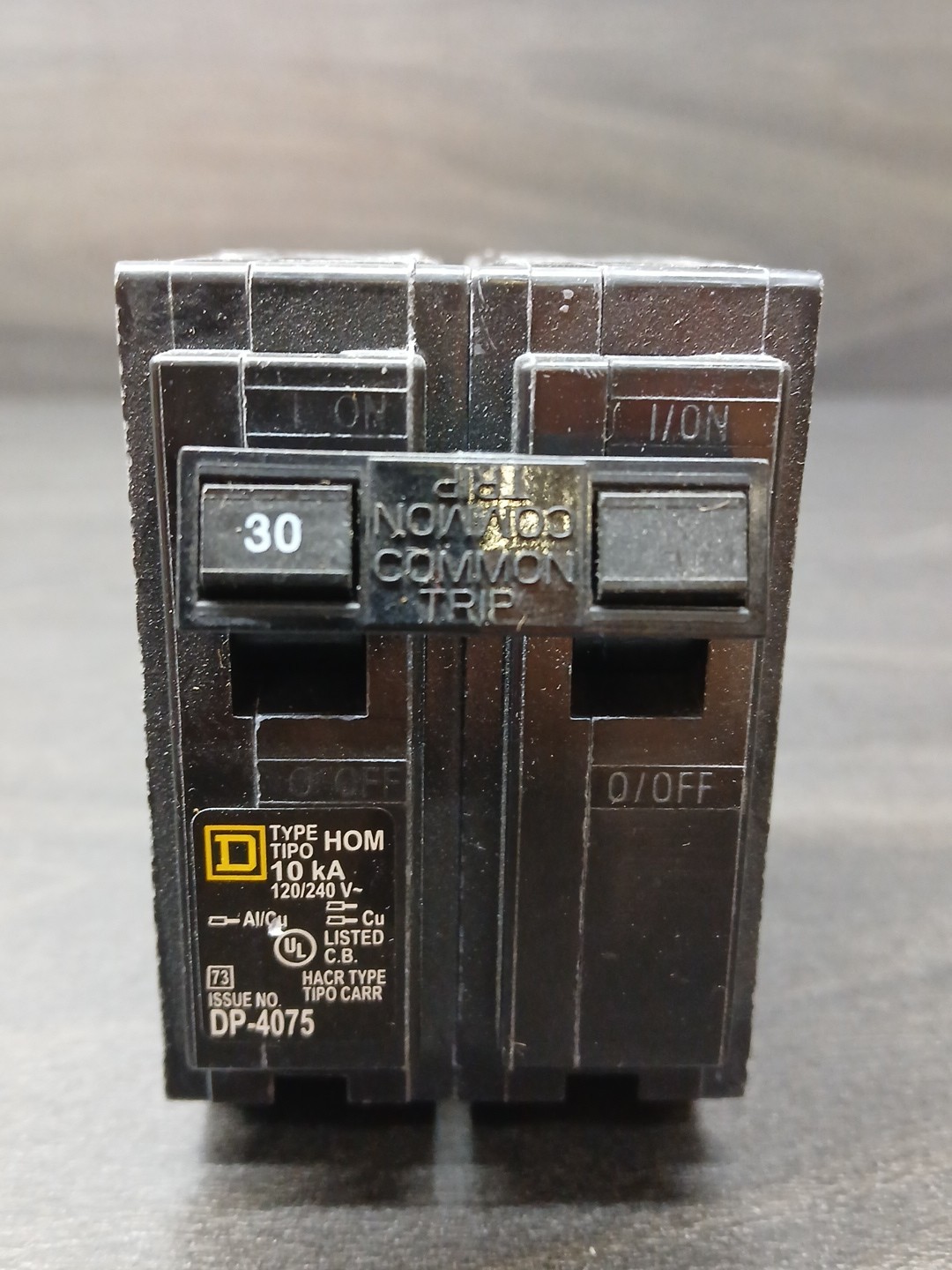 (Lot of 2) Square D HOM230 Circuit Breaker 2-Pole 30-Amp 120v/240v Plug-In New