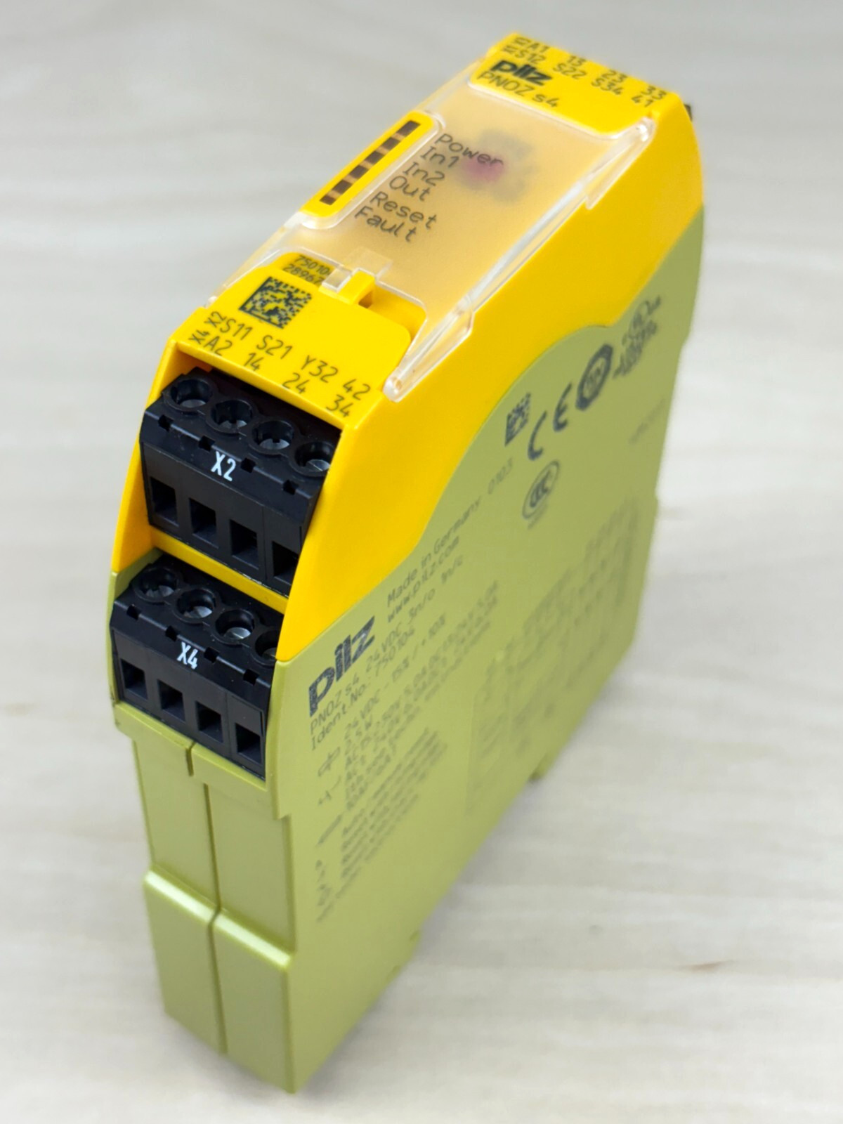 Pilz PNOZ S4 24VDC Safety Relay , 3 n/o, 1 n/c, 750104
