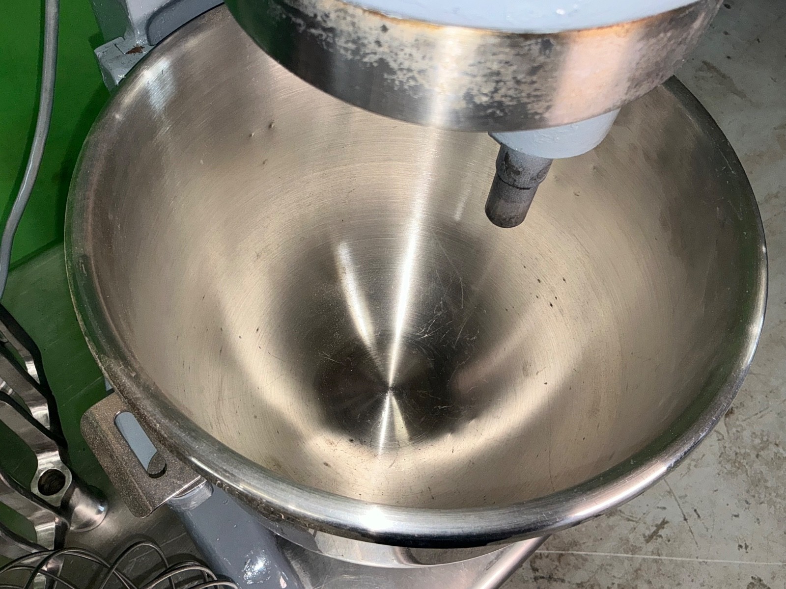 Hobart A-200 20qt Mixer w/Bowl, Paddle, Hook, Whisk, Work Stand 2395