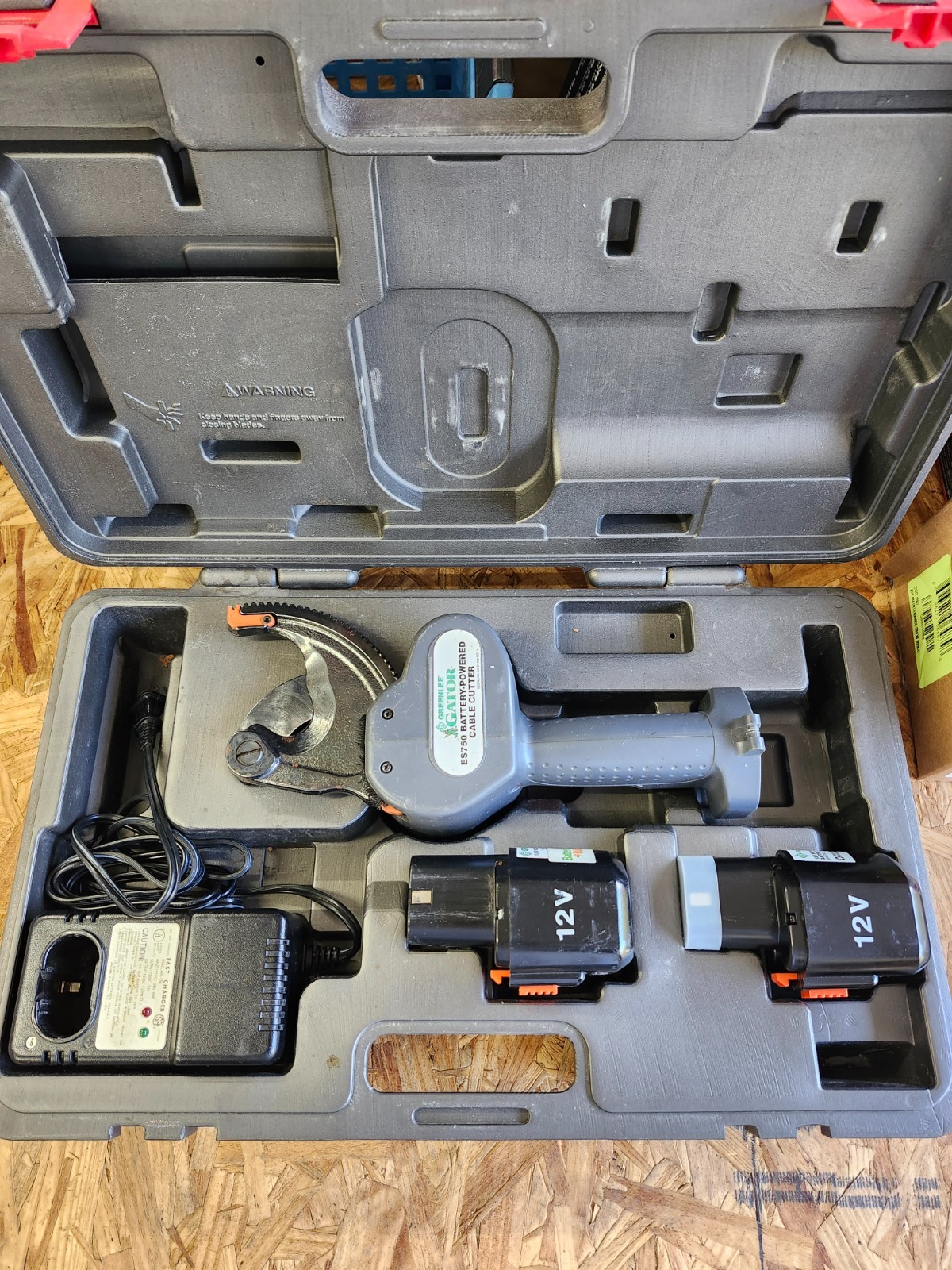 Greenlee Gator ES750 Cable Cutter Kit with Charger, 2 Batteries Case Works Great