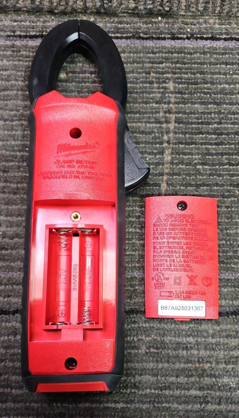 Milwaukee Tools 2237-20 CAT III 600V Clamp Meter with Leads