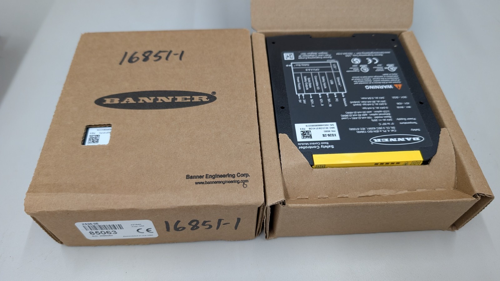 NEW IN BOX BANNER XS26-2E Safety Relay 85063 Safety Controller 26 Input Base CM