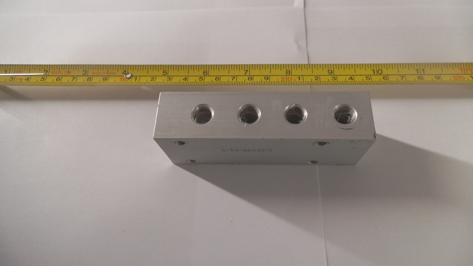 Aluminum 9 port distribution manifold 1/4 npt in, 1/8 npt x 8 out, 4 x 1-1/2 x 1