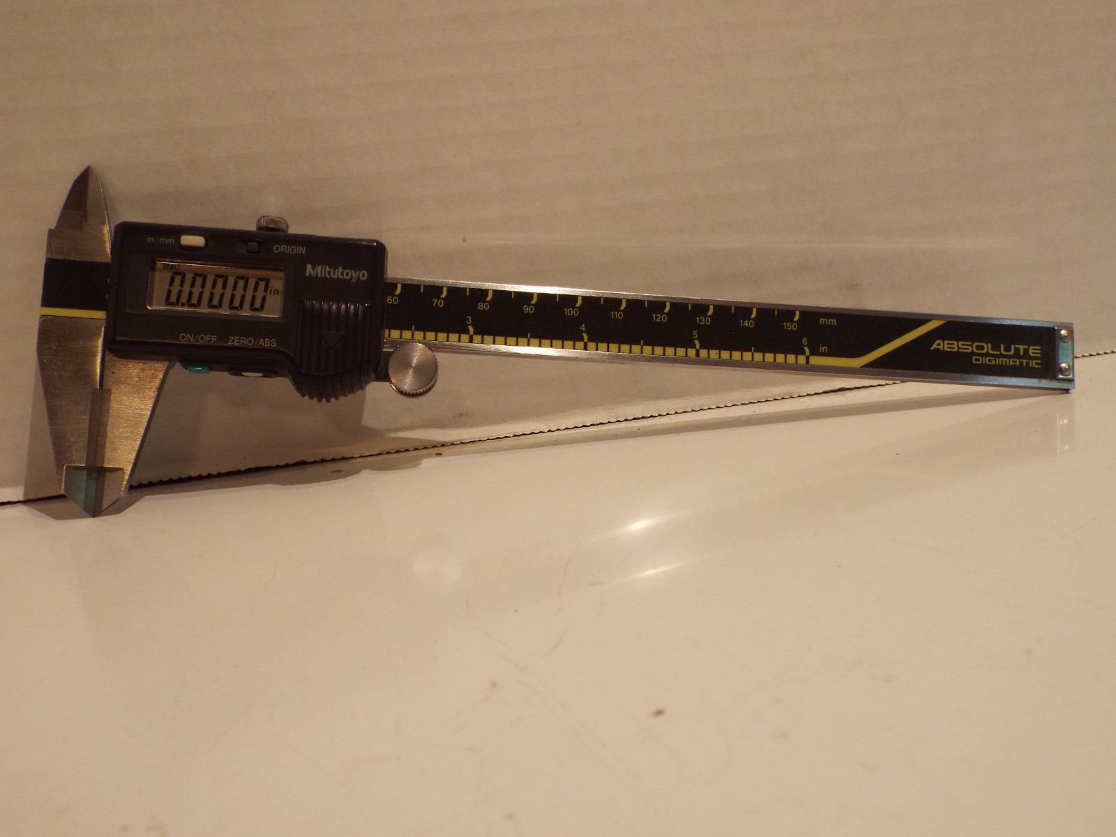 Mitutoyo Digimatic 0-6″ Digital Caliper 500-175 Model CD-6″CWW Carbide Faced