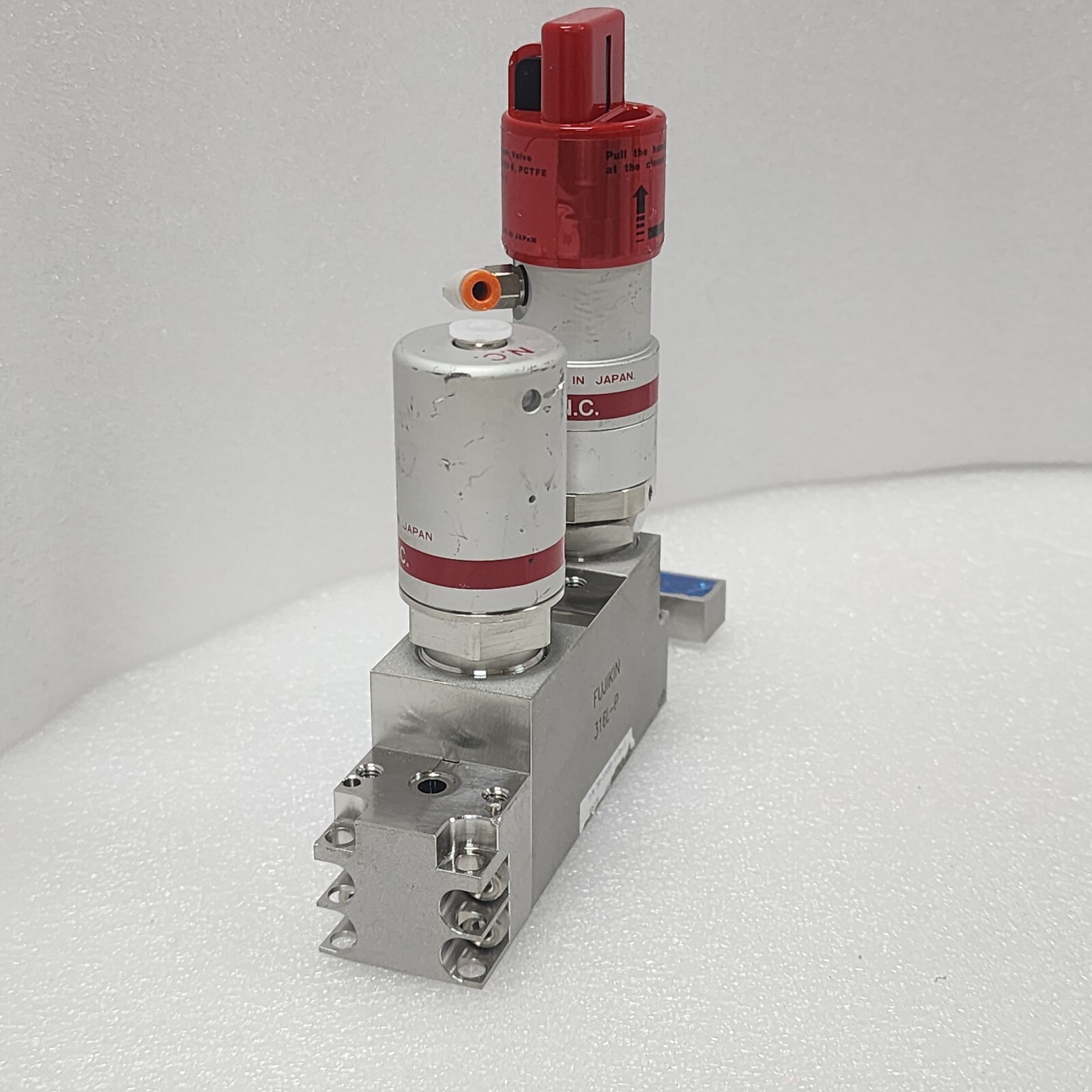 Lam 766-316386-101 Rev E, Fujikin 2×0.5~0.6 MPa Valve Assy,Used,Jp+97212
