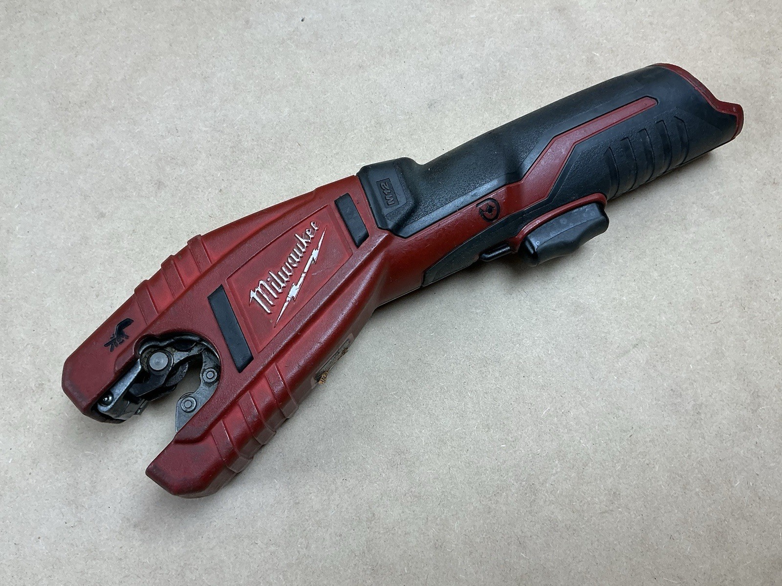 Milwaukee 2471-20 M12 Cordless Copper Tubing Cutter FOR PARTS OR REPAIR