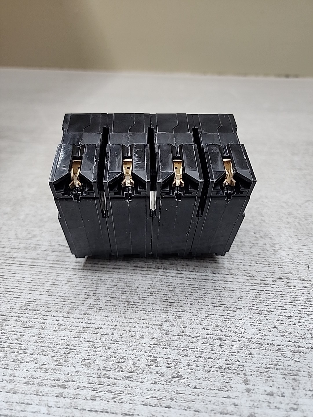 GE THQMV200WL 200 Amp 120/240 Volt 2-Pole Plug-In Mount  Main Circuit Breaker