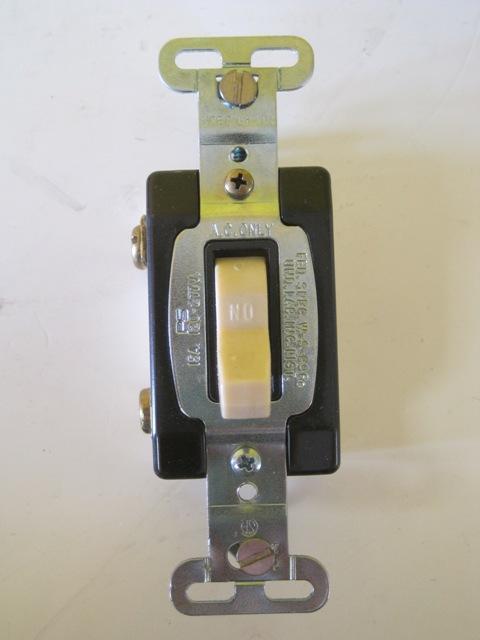 BOX OF 10 PASS & SEYMOUR SINGLE POLE AC SWITCH SIDE AND BACK WIRED MADE IN USA