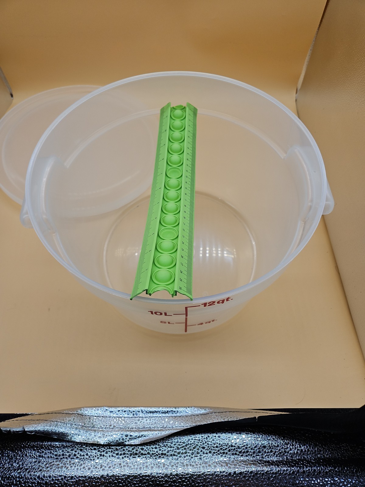 12 qt Cambro Round Food Storage Container Translucent Polypropylene NSF 8” Depth