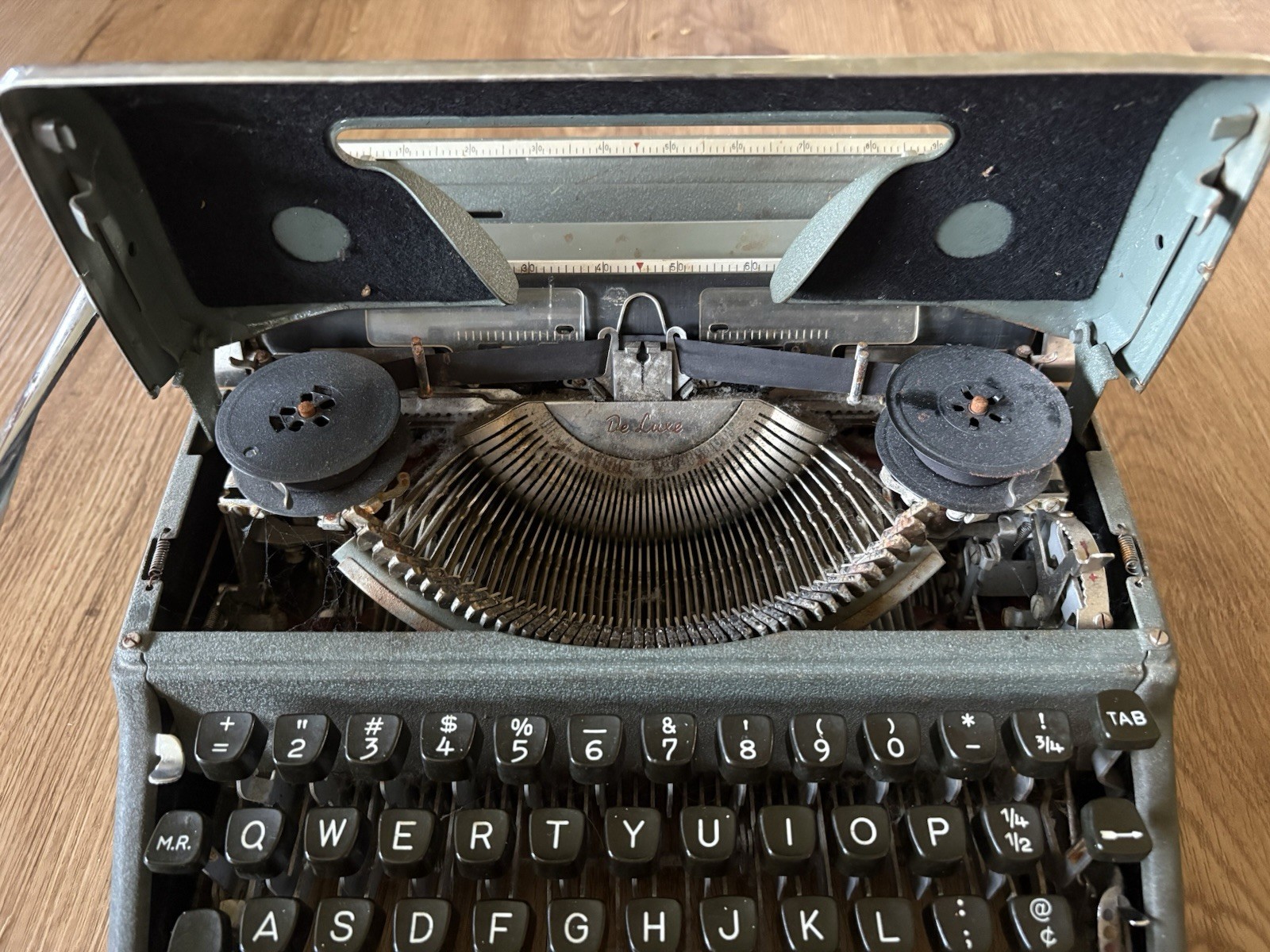 Olympia SM3 De Luxe Vintage Manual Typewriter with QWERTY Keyboard, Green. 1957.