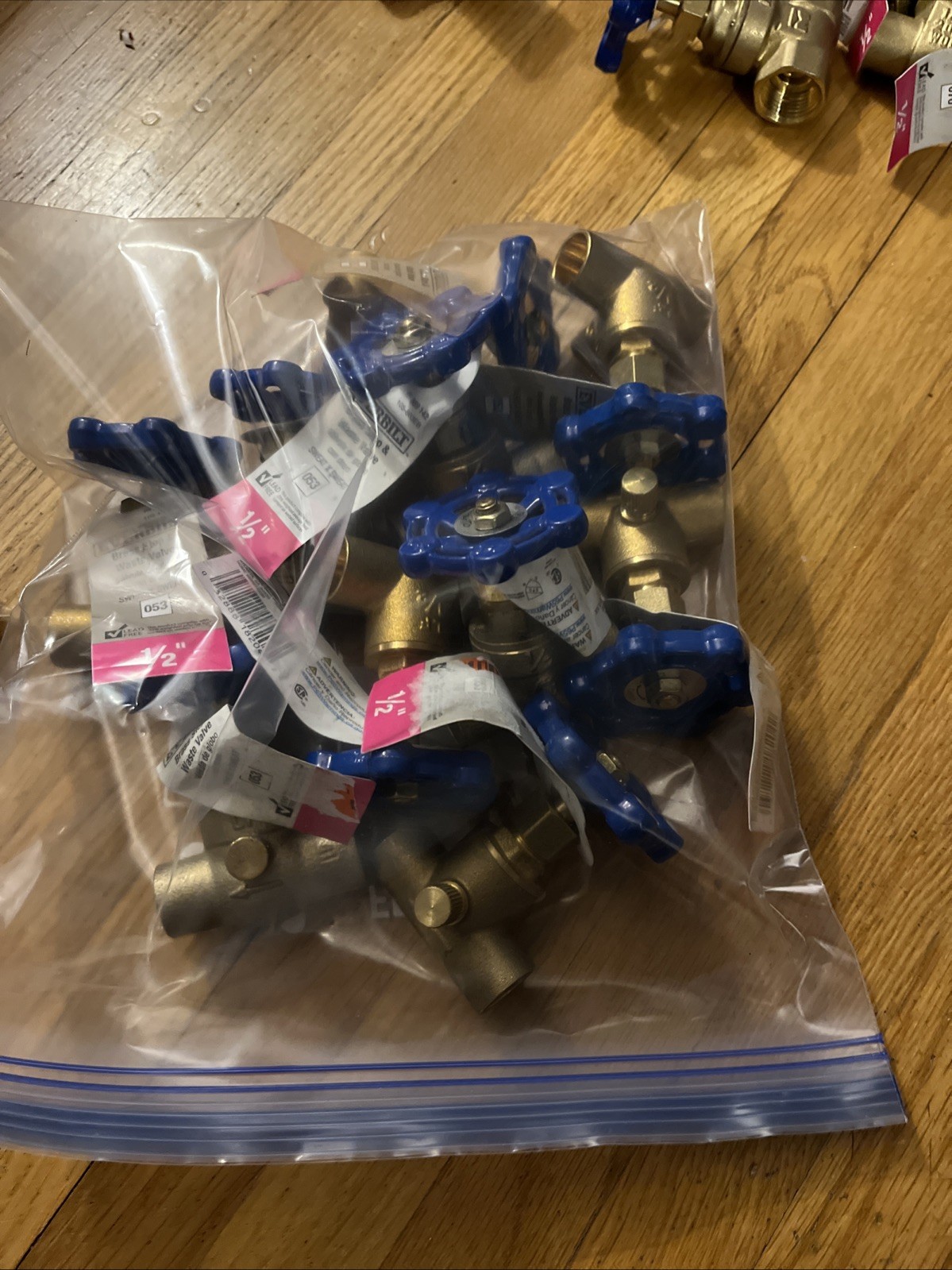 Mixed Lot of 85 Plumbing Valves – New – Please See Pictures