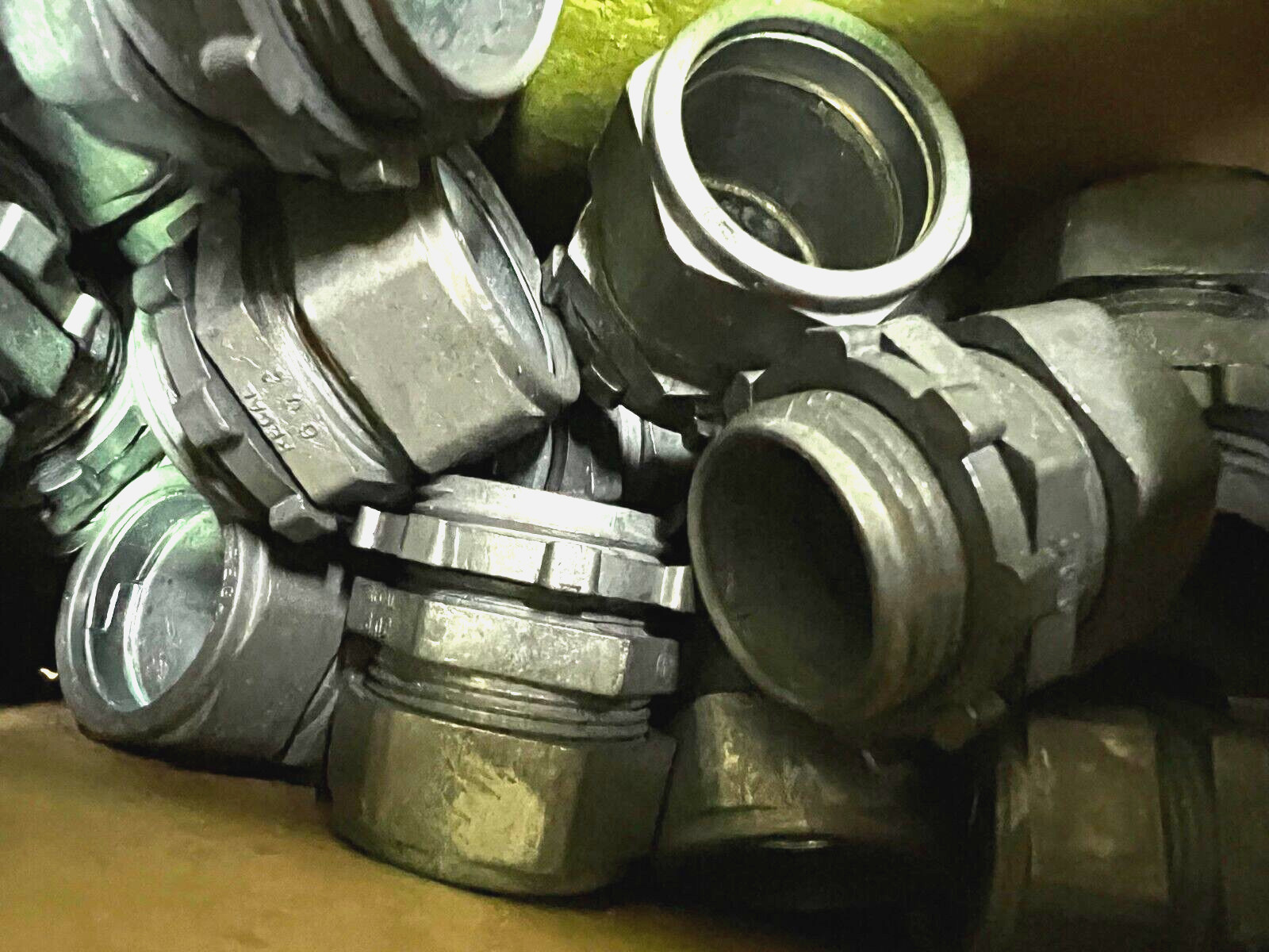 25-PK 3/4″ EMT CONNECTOR Compression Type CONDUIT FITTINGS NEW E-602