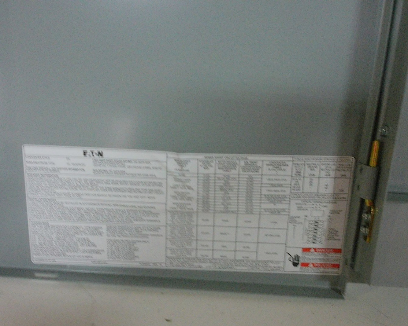 EATON CUTLER HAMMER OUTDOOR Load Center Main Lug 150A 120/240v 20 Spaces