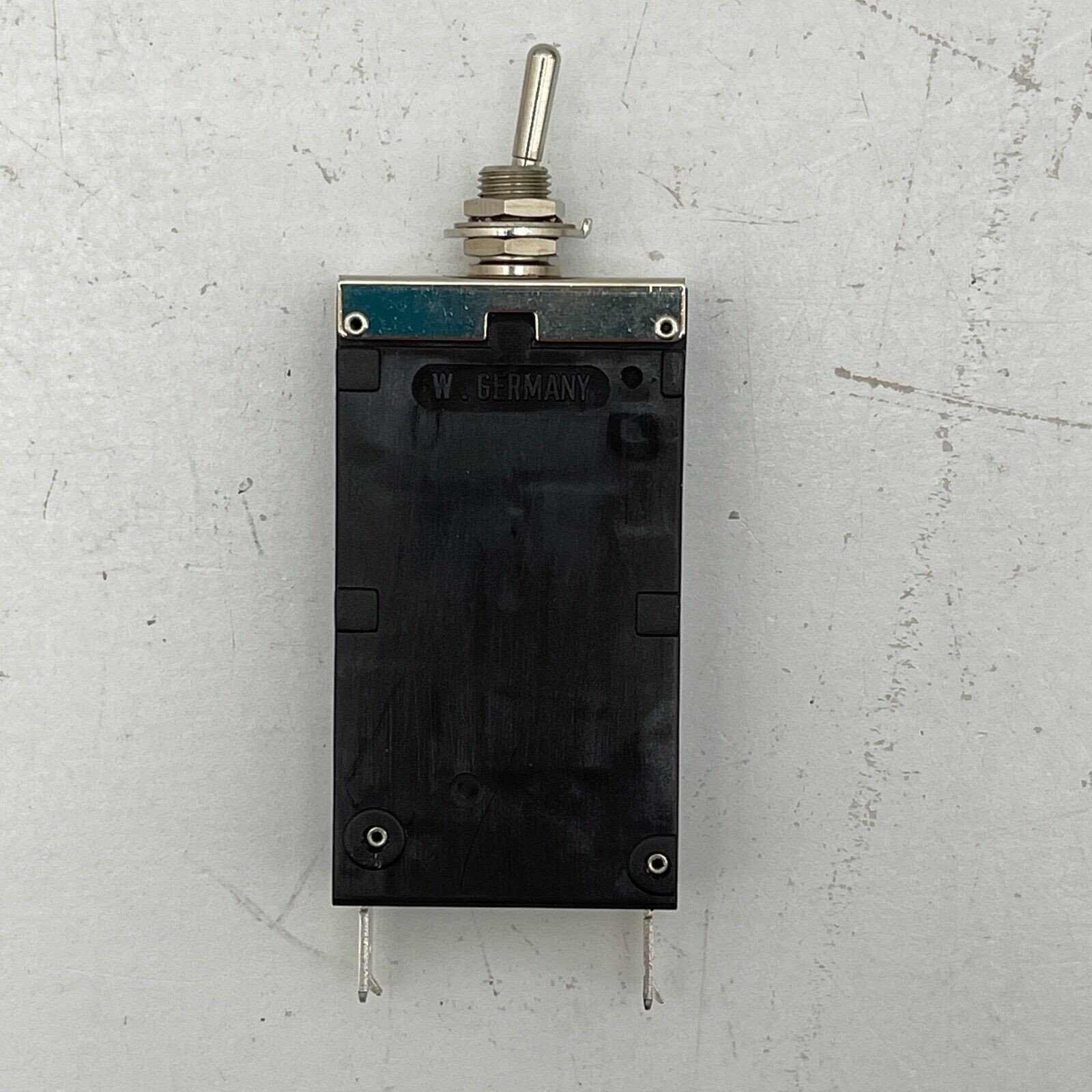 E-T-A 2215-G111-P1M1-S0 10A 1Pole Circuit Breaker Toggle Switch 10A 250VAC 75VDC