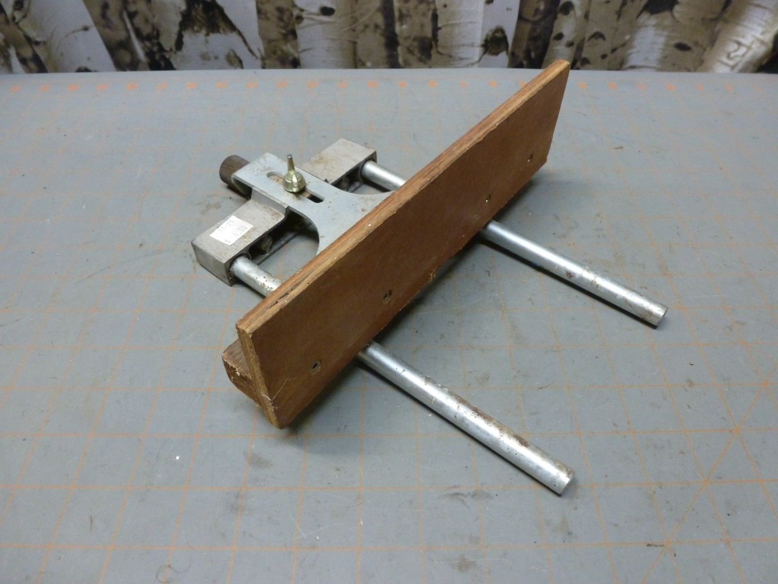 Makita Edge Guide for 3612, RP1800, RP2301 Plunge Router Base (115mm OC 12mm Rod
