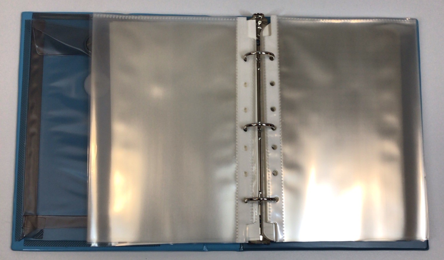 Avery Mini Size Protect and Store View Binder w/3 Round Rings – Pre Owned