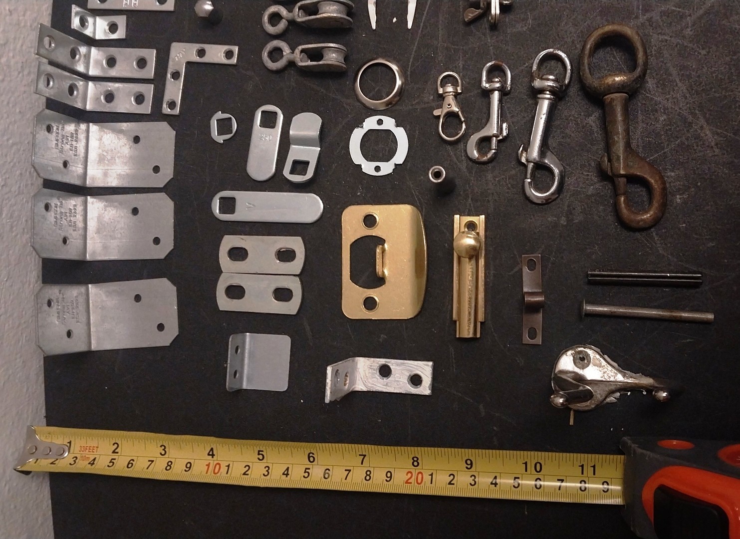 BUILDING HARDWARE -Steel Brackets – Pulleys -Leash Clips – Mostly New – 2.3 LBS