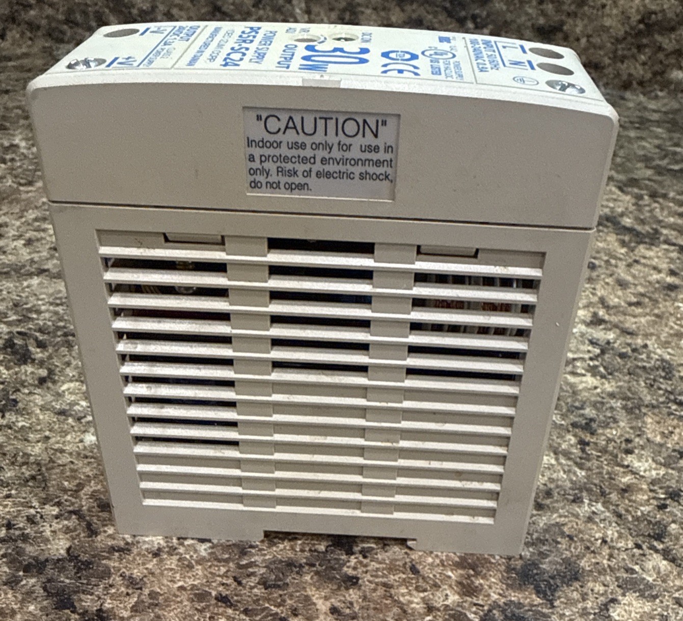 Idec PS5R-SC24 Power Supply, Input: 100-240VAC 0.9A, Output: 24VDC 1.3A 30W