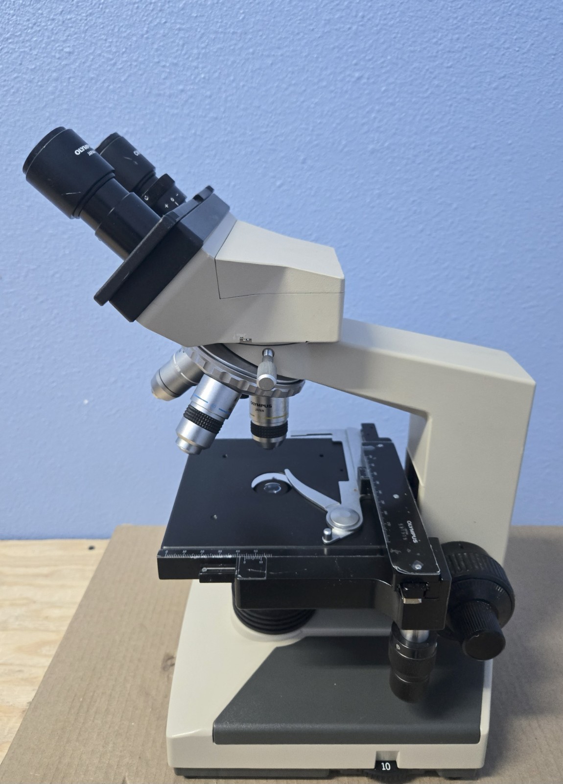 Olympus CH-2, CHT Microscope with objectives 4 X 10X 40X 100X (007)