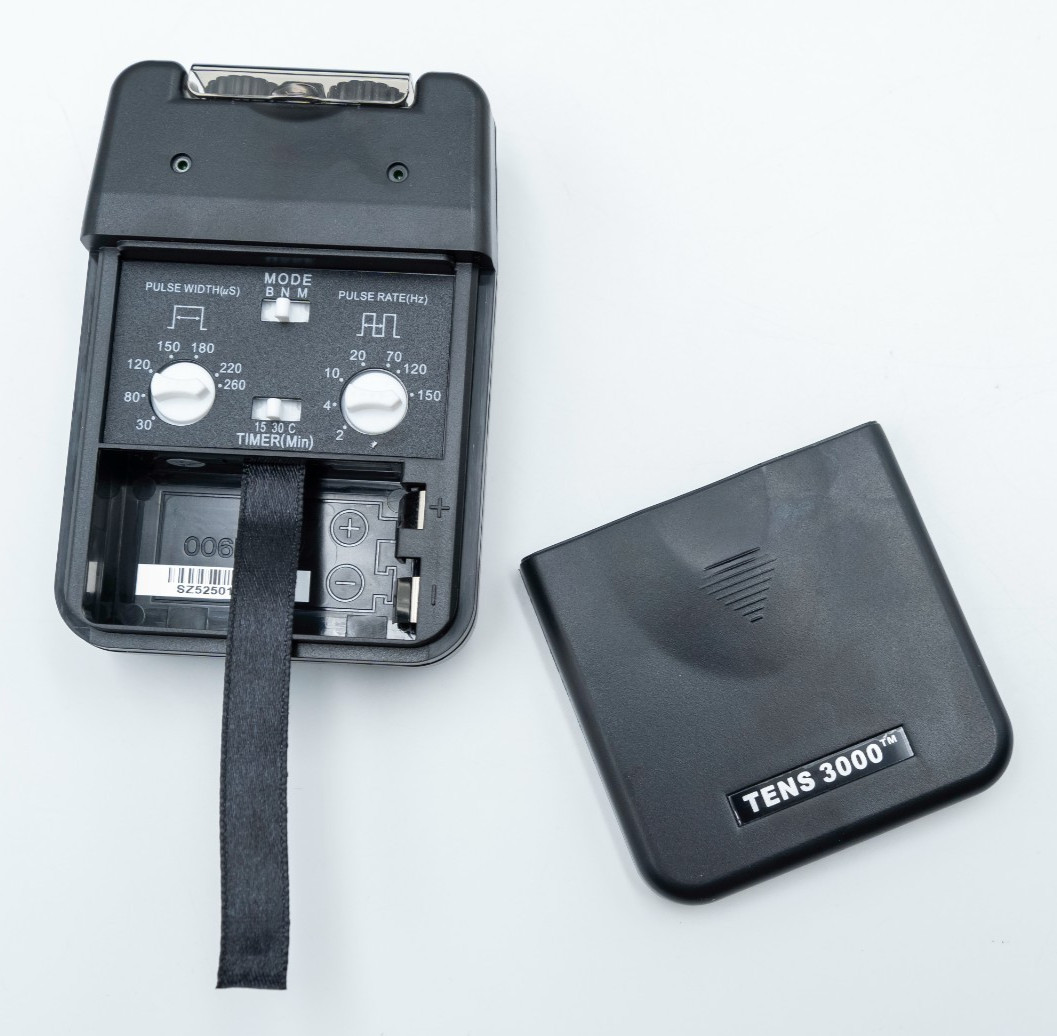 Roscoe TENS 3000 2-Channel Handheld Unit with Accessories and Case