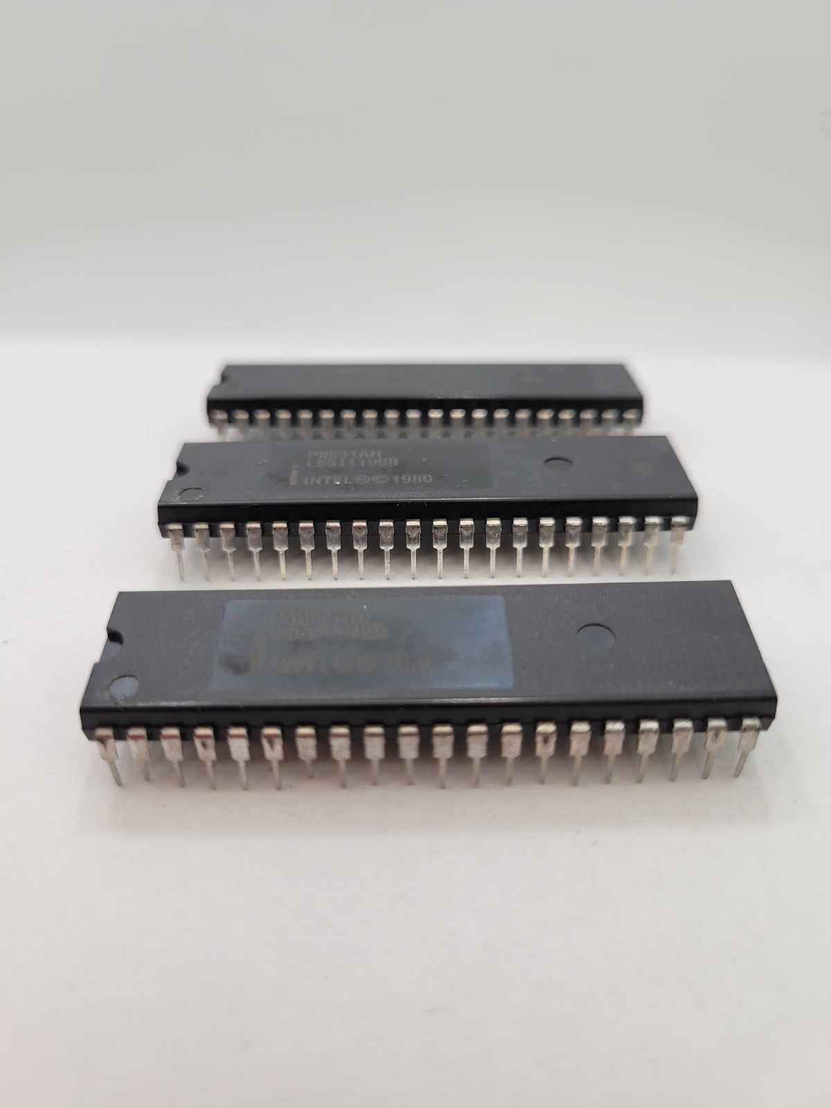 3PC Intel P8031AH Microcontroller 8-Bit 40-Pin 3.5 MHz to 12 MHz DIP40 Socket