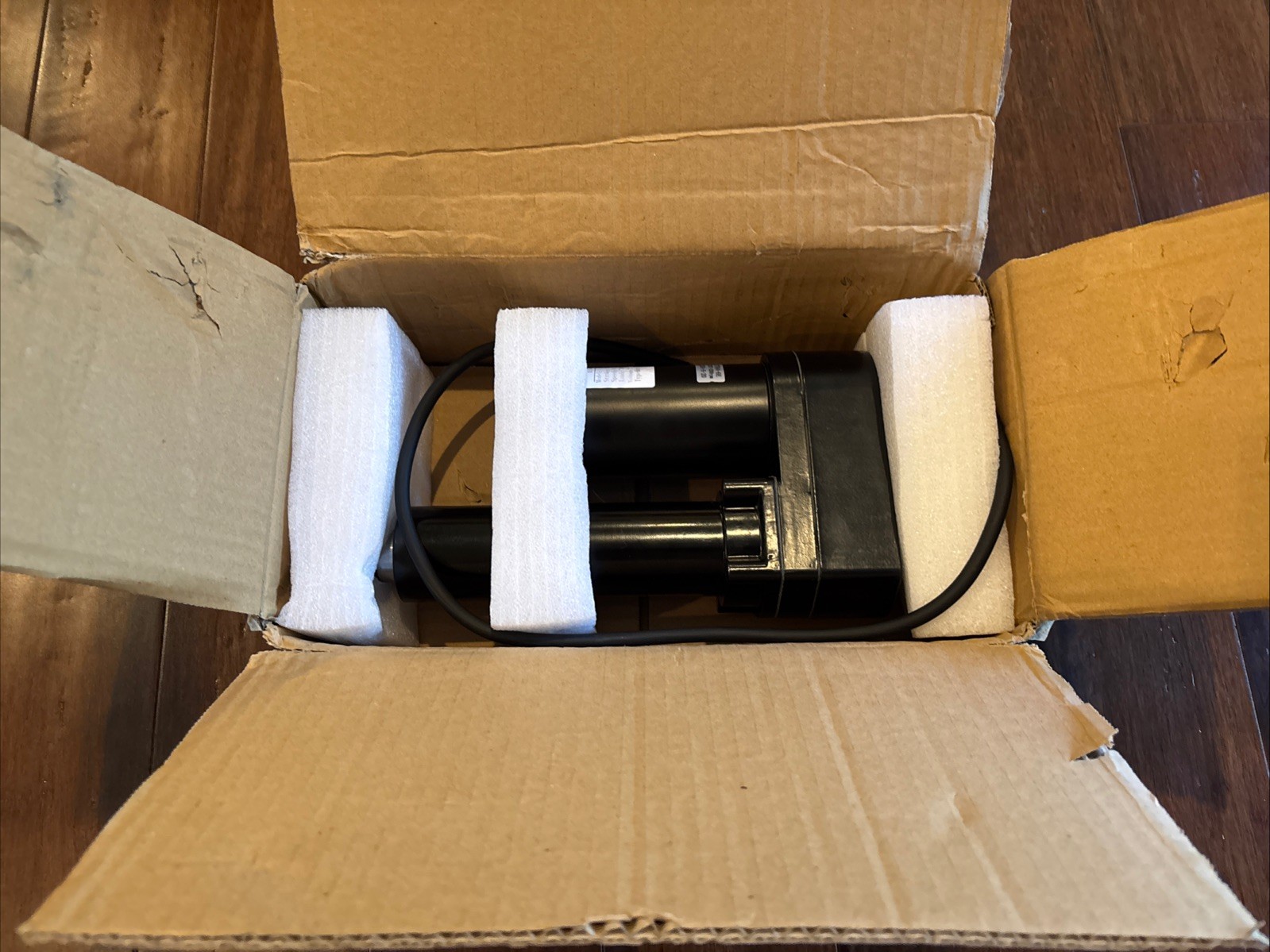 Industrial Duty Linear Actuator 4in 100mm Stroke | 12V DC | 8.5mm/s | 7000N Load