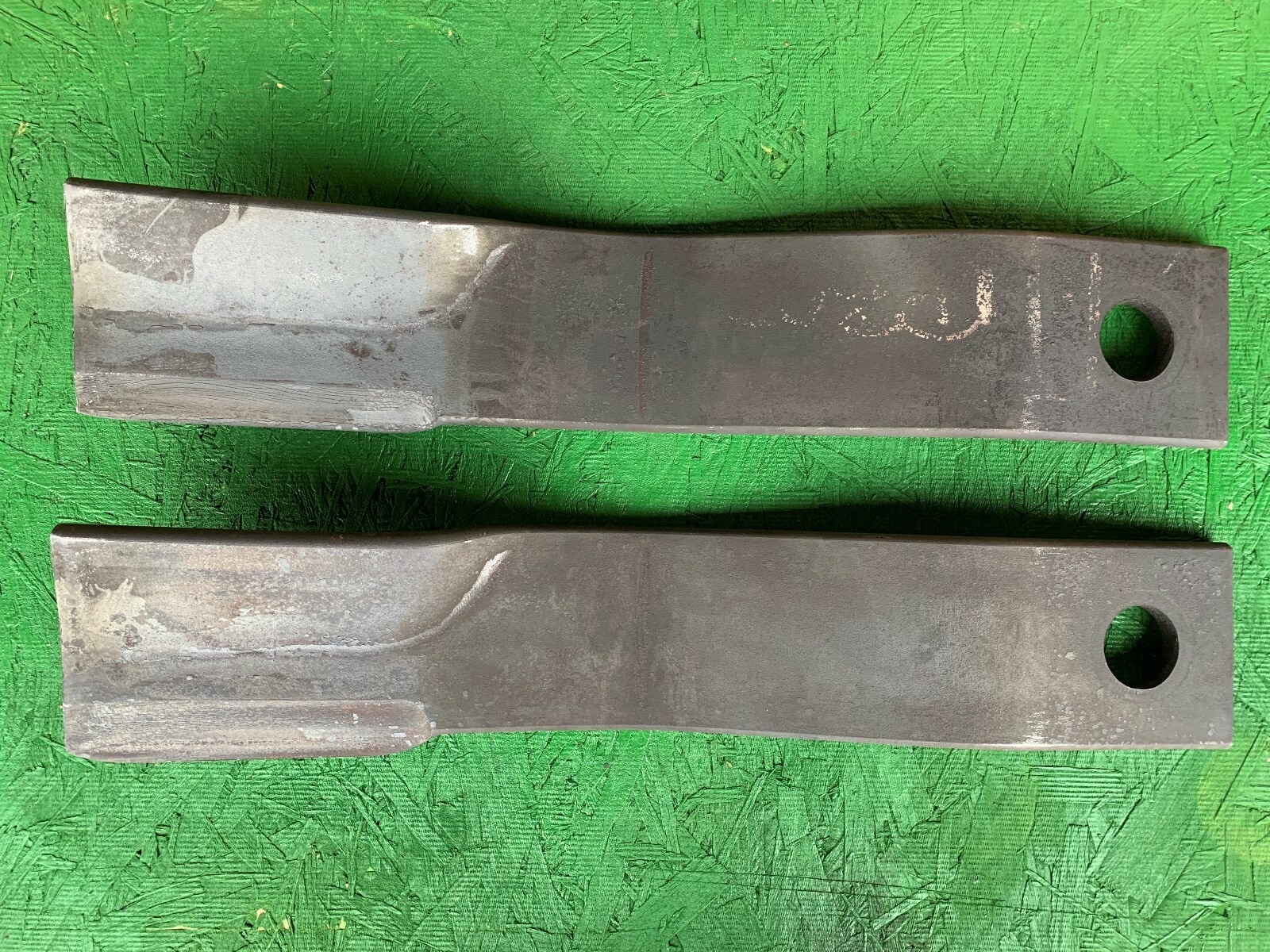 Aftermarket blades for John Deere MX5 & MX6 rotary cutters W45327/FH329910