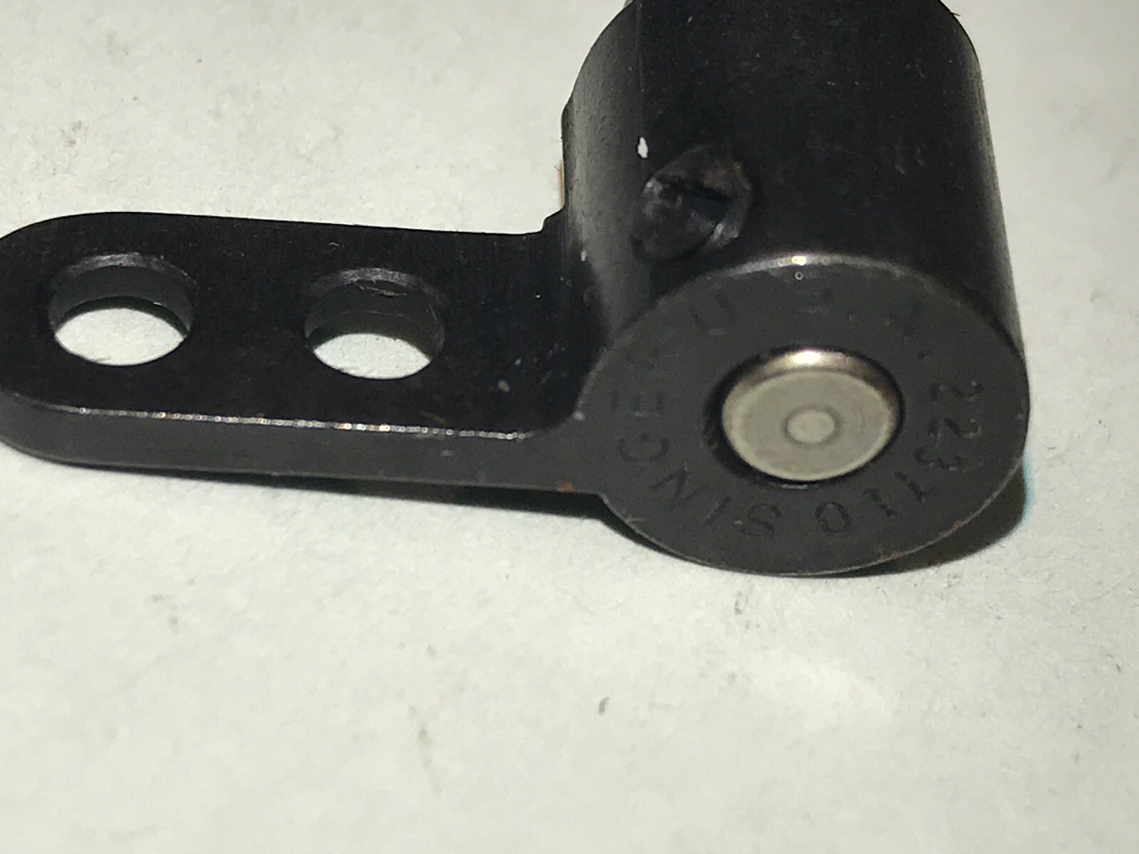 *NOS* 223711- GENUINE SINGER-THREAD RETAINER *FREE SHIPPING*