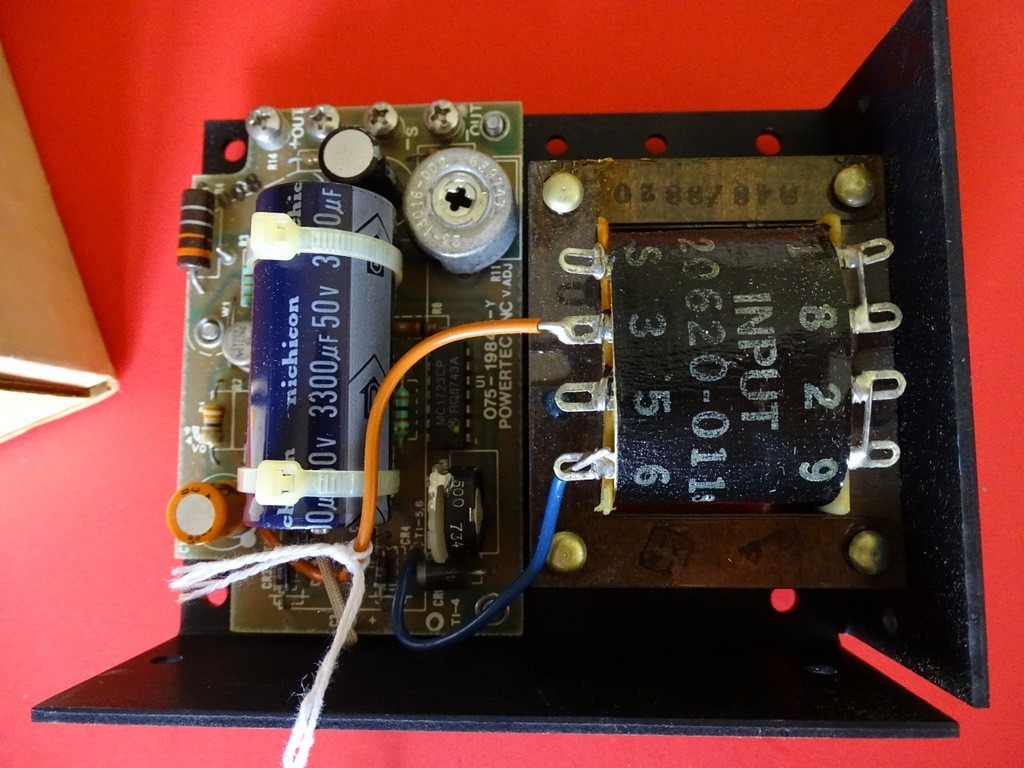 DC Power Supply 18v 24v Output 115v 230v AC Input 2B24-1.0B NOS POWERTEC