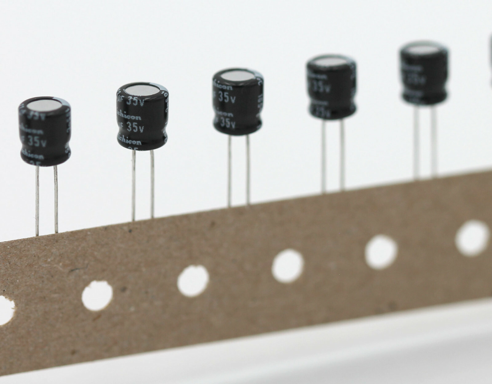 Nichicon 33uf 35V 105c Aluminum Electrolyitc Capacitors 6.3x7mm (10/25/100 Pack)