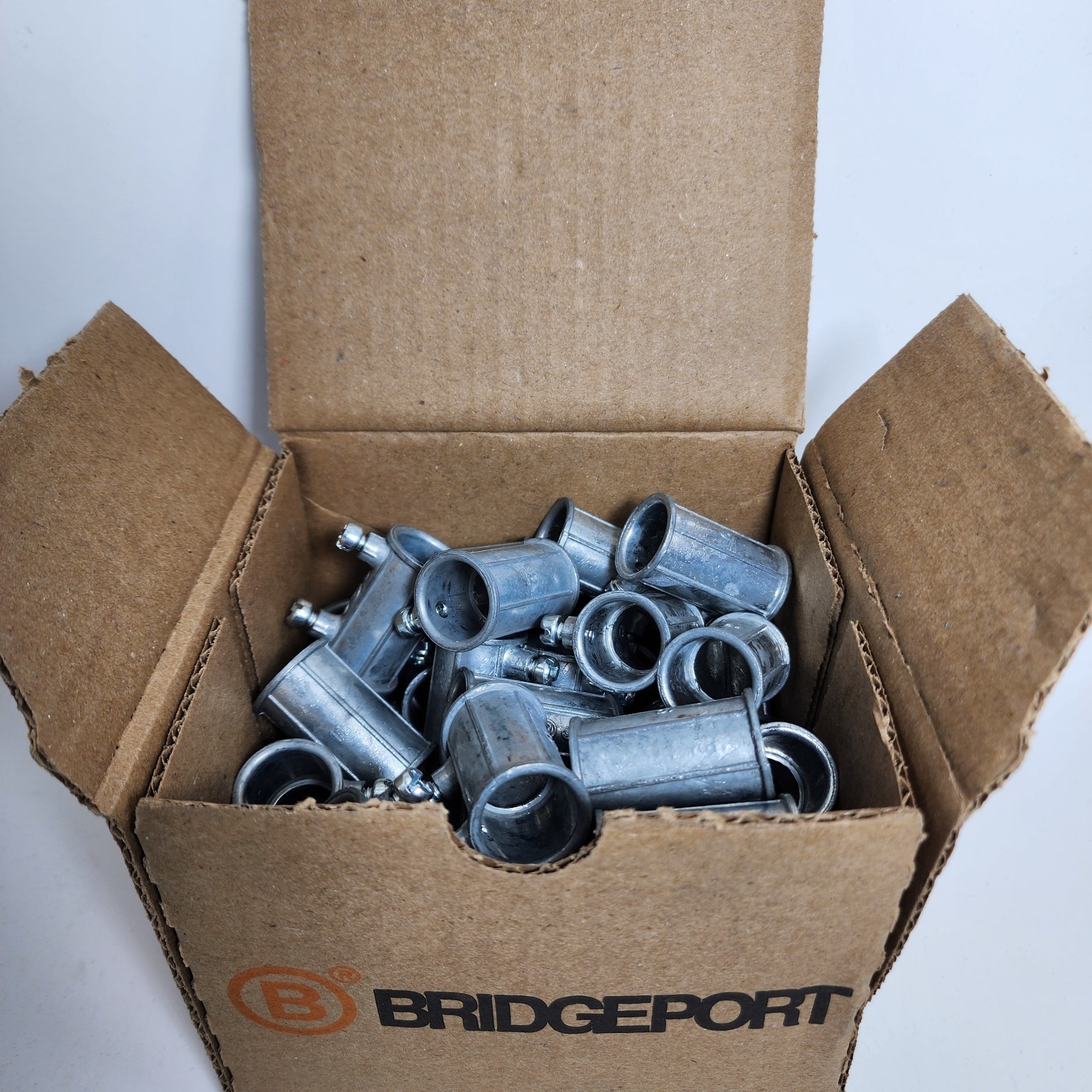 50 Count – Bridgeport 240-DC 0.5-Inch Set Screw Zinc EMT Coupling