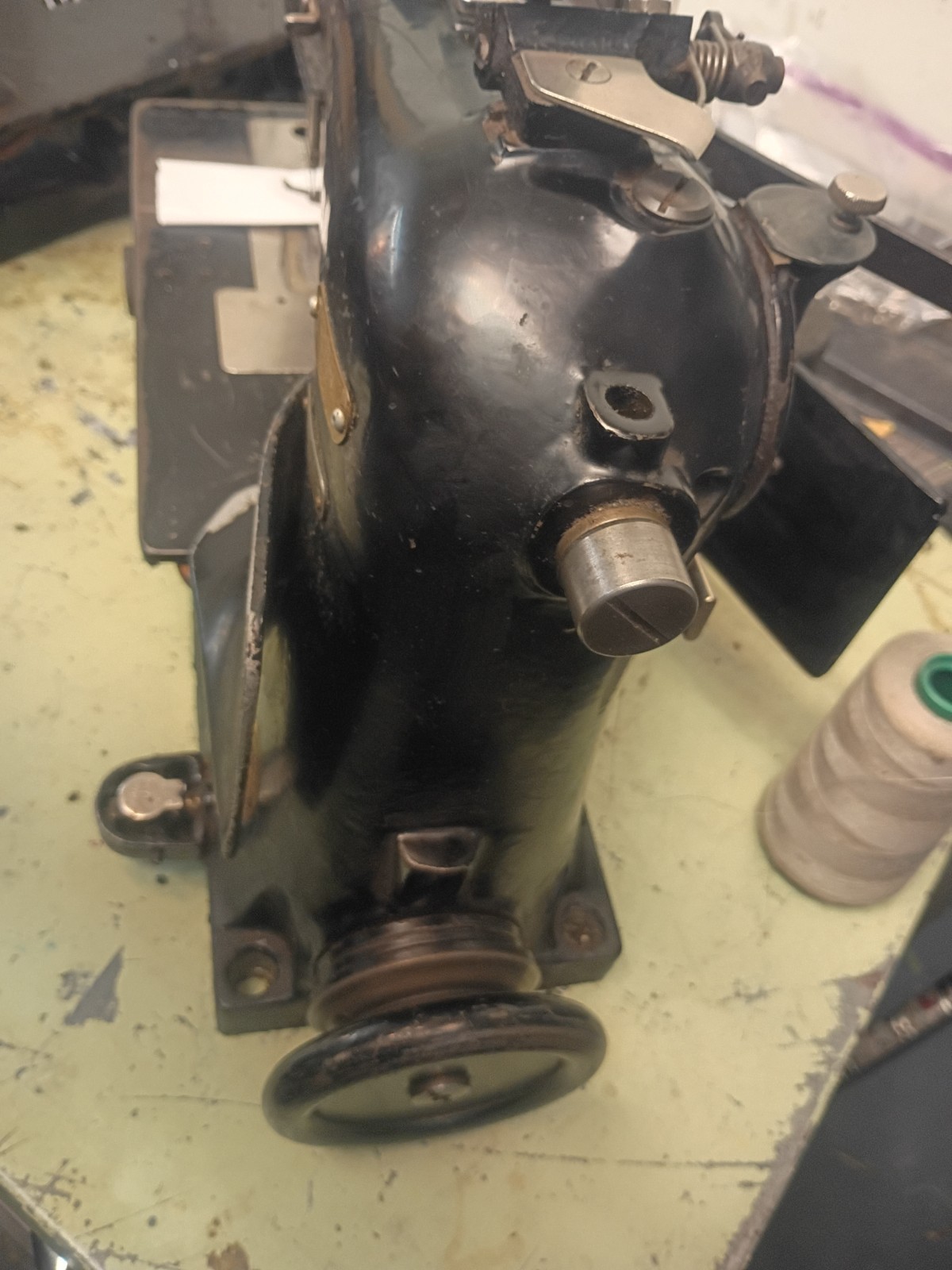 Singer 147-85 Industrial Sewing Machine Single Needle.