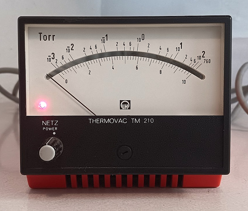 LEYBOLD TM210 THERMOVAC VACUUM GAUGE – TESTED AND WORKS