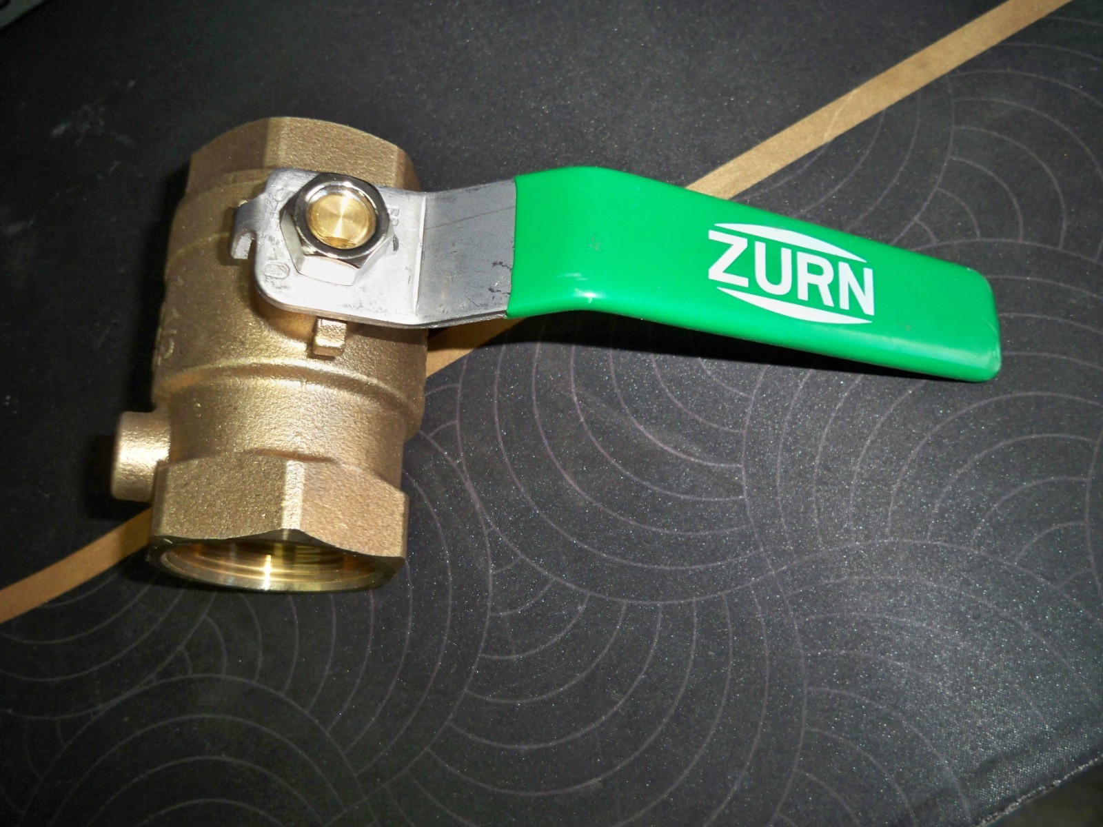 Wilkins ZURN 112-850TXL- 1-1/2″ Full Port Bronze Ball Valve Tapped