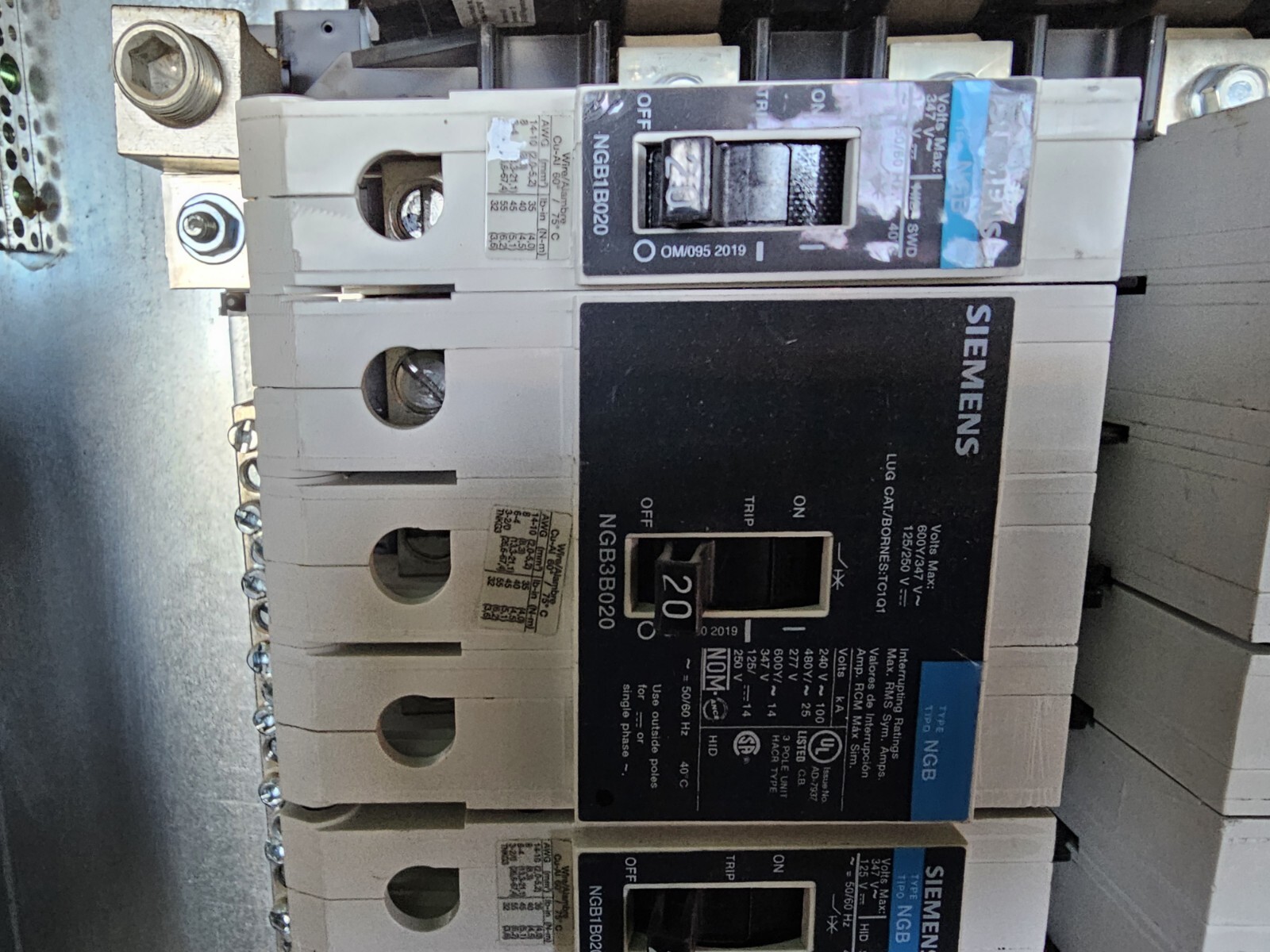 Siemens NGB3B020 3-Pole Circuit Breaker – White