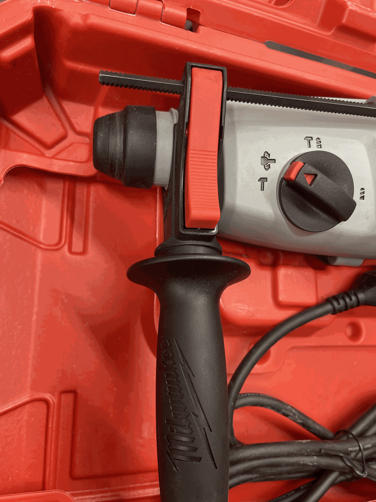 Milwaukee 8 Amp Corded 1 in. SDS D-Handle Rotary Hammer