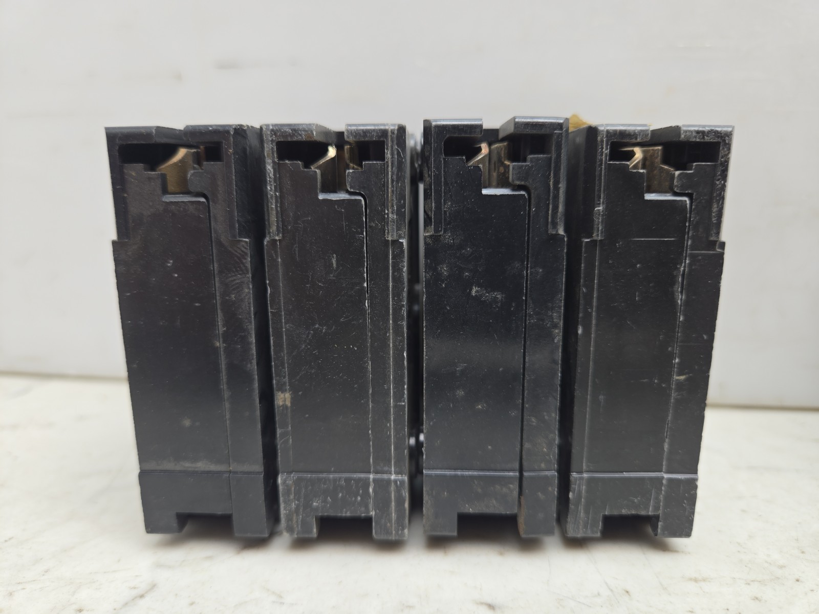 Mixed Lot of 12 Single Pole Circuit Breakers 15A Eaton Cutler Hammer Square D