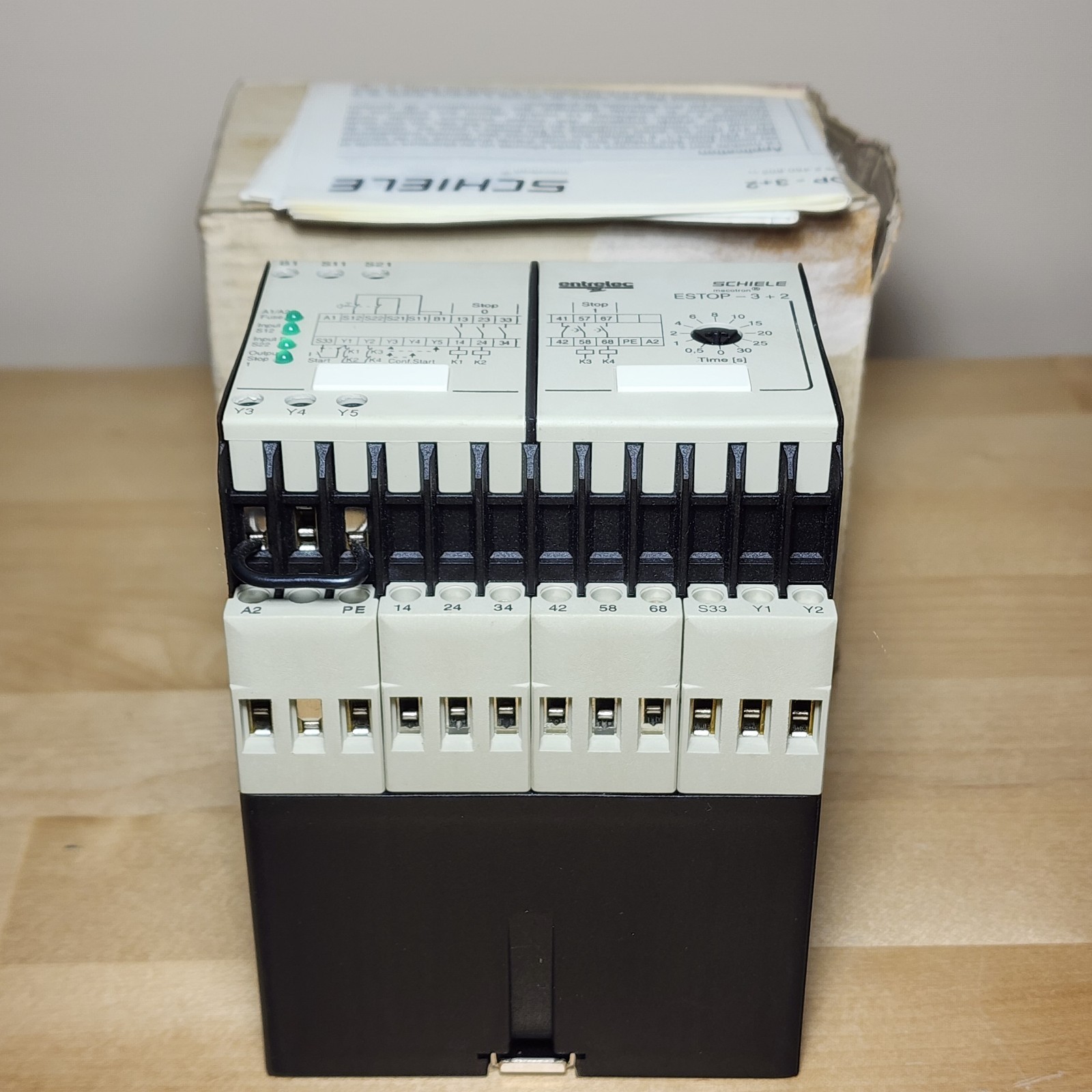 Entrelec Schiele ESTOP-3+2 2.450.802.10 Safety Relay Monitor 115VAC