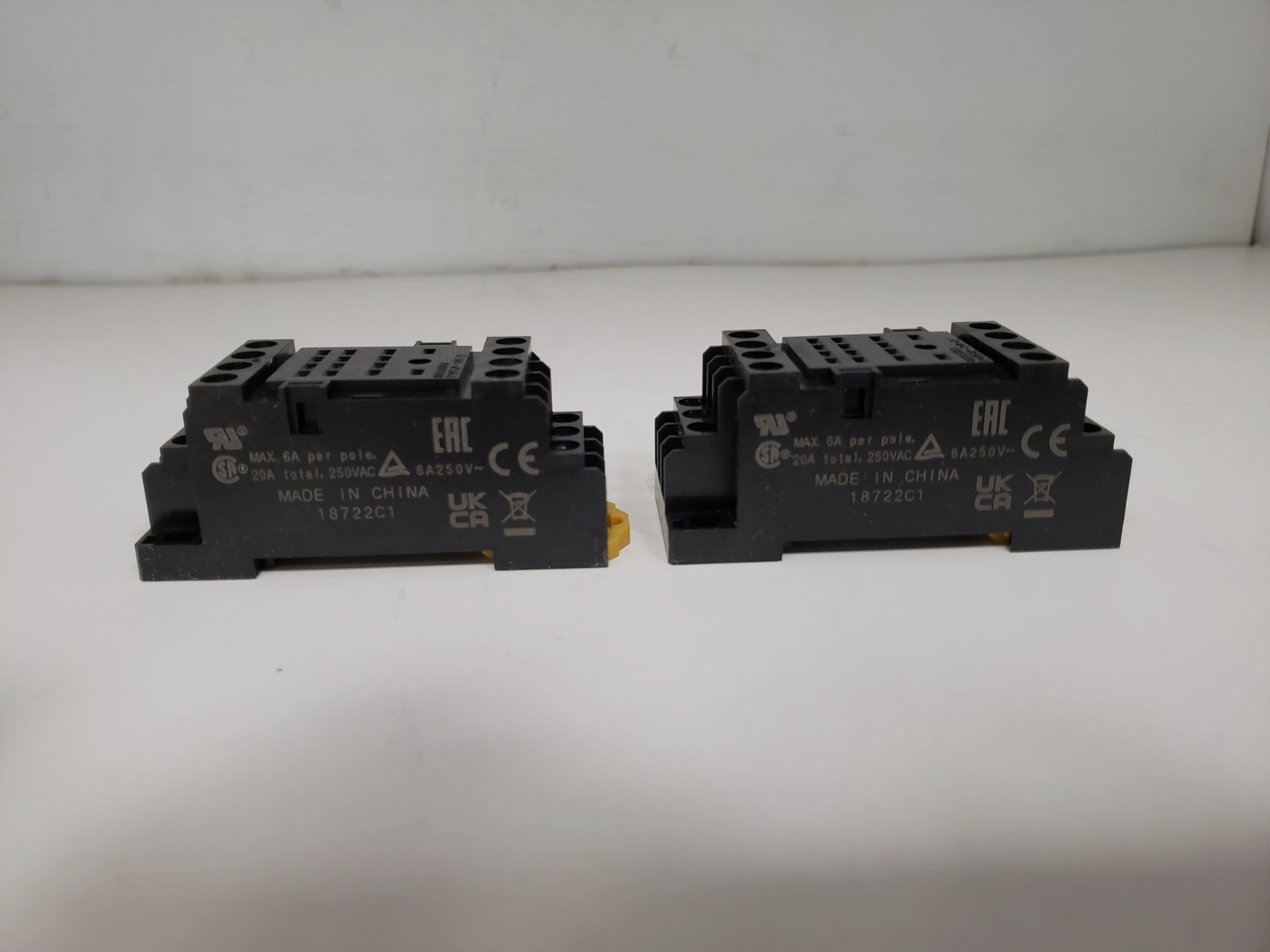 OMRON PYFZ-14-E RELAY SOCKET 4 POLE 6A (LOT OF 2) NNB